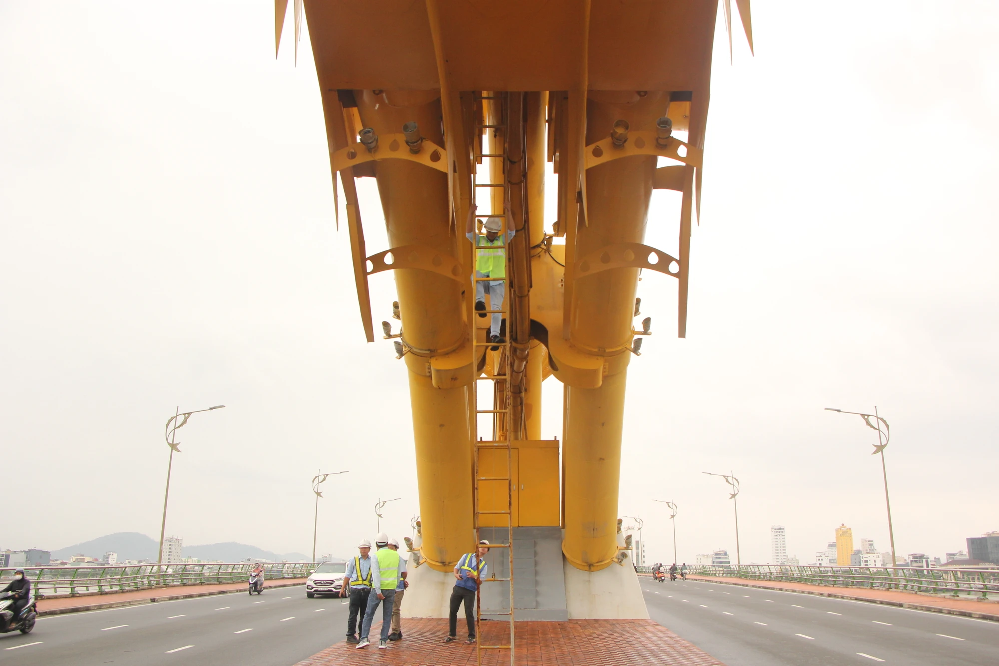 Những người vận hành 2 cây cầu đặc biệt ở Đà Nẵng ảnh 5 Những người vận hành 2 cây cầu đặc biệt ở Đà Nẵng ảnh 5