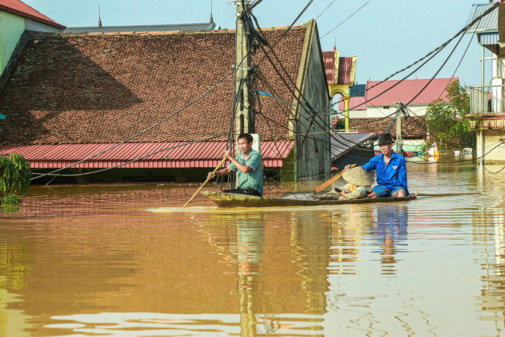 Anh-1-ngap-lu-o-ha-noi-.jpg