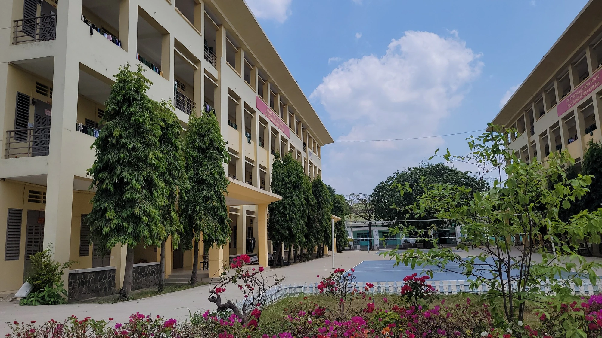 Khu nhà nội trú của sinh viên
