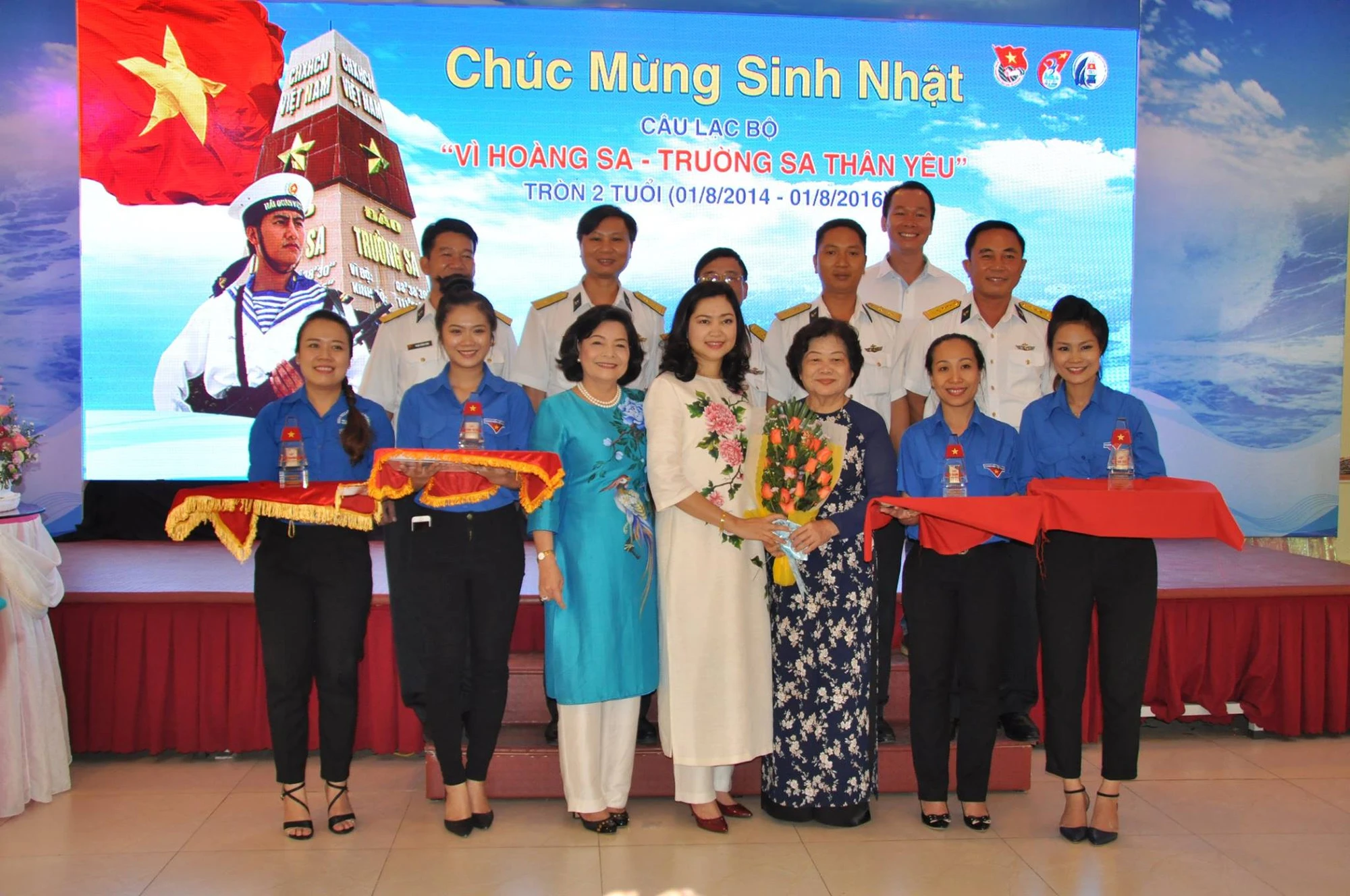 2 nam CLB HS-TS.jpg