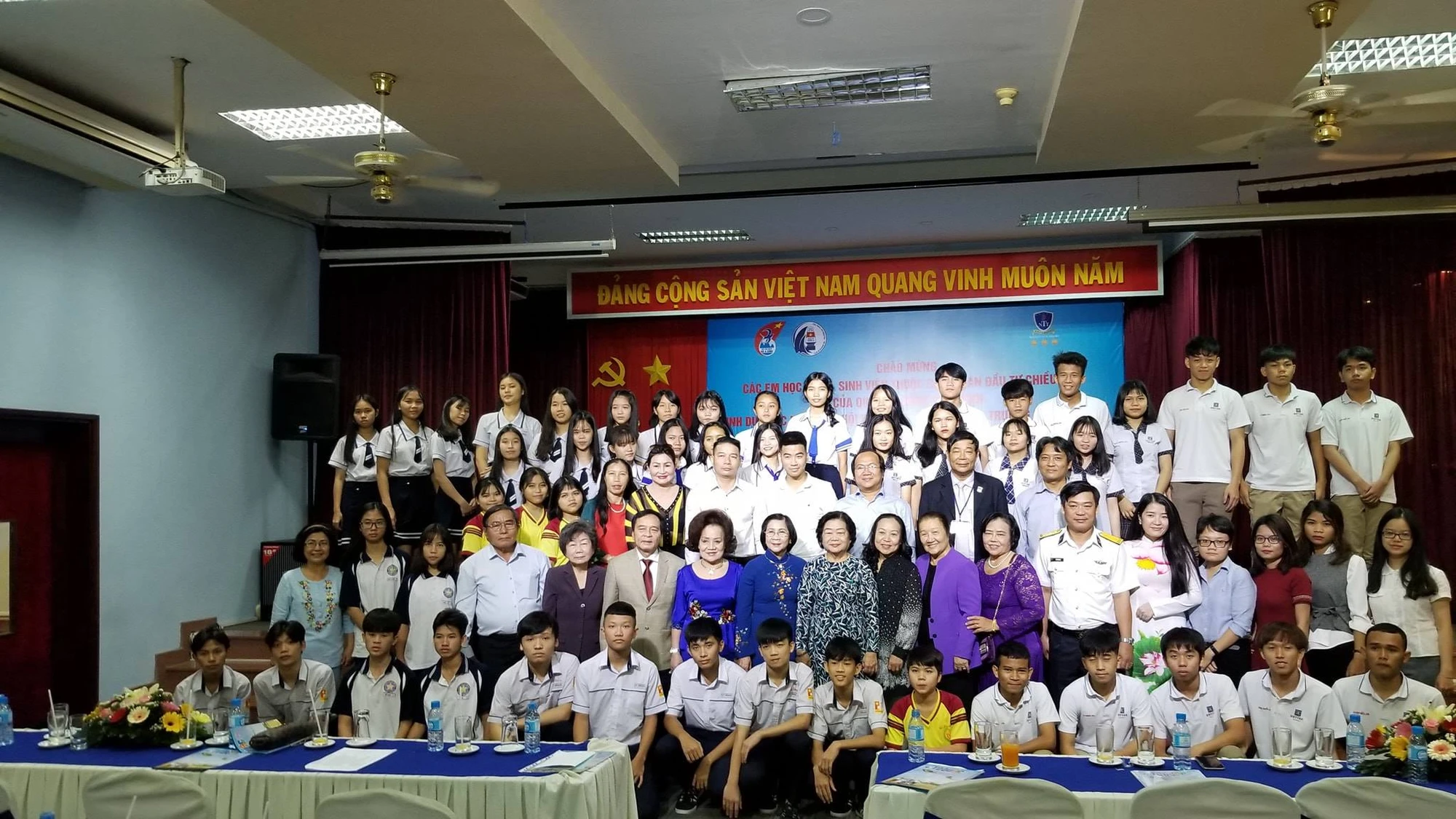 4 nam CLB.jpg