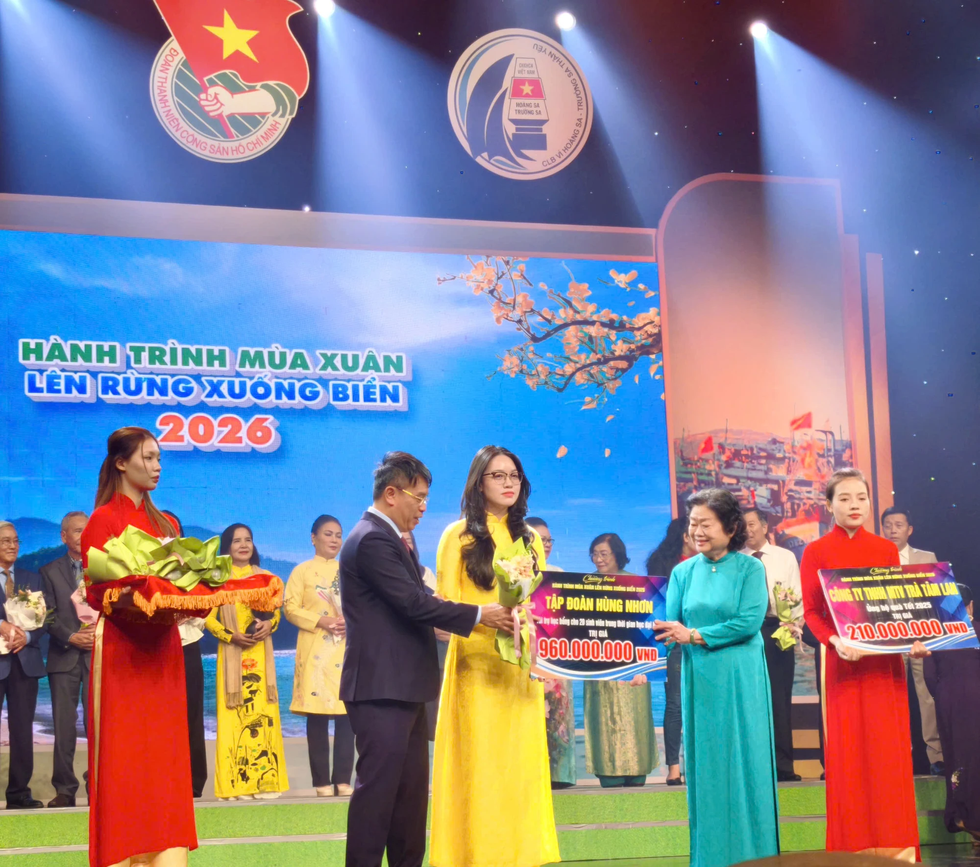 tap doan hung nhon.jpg