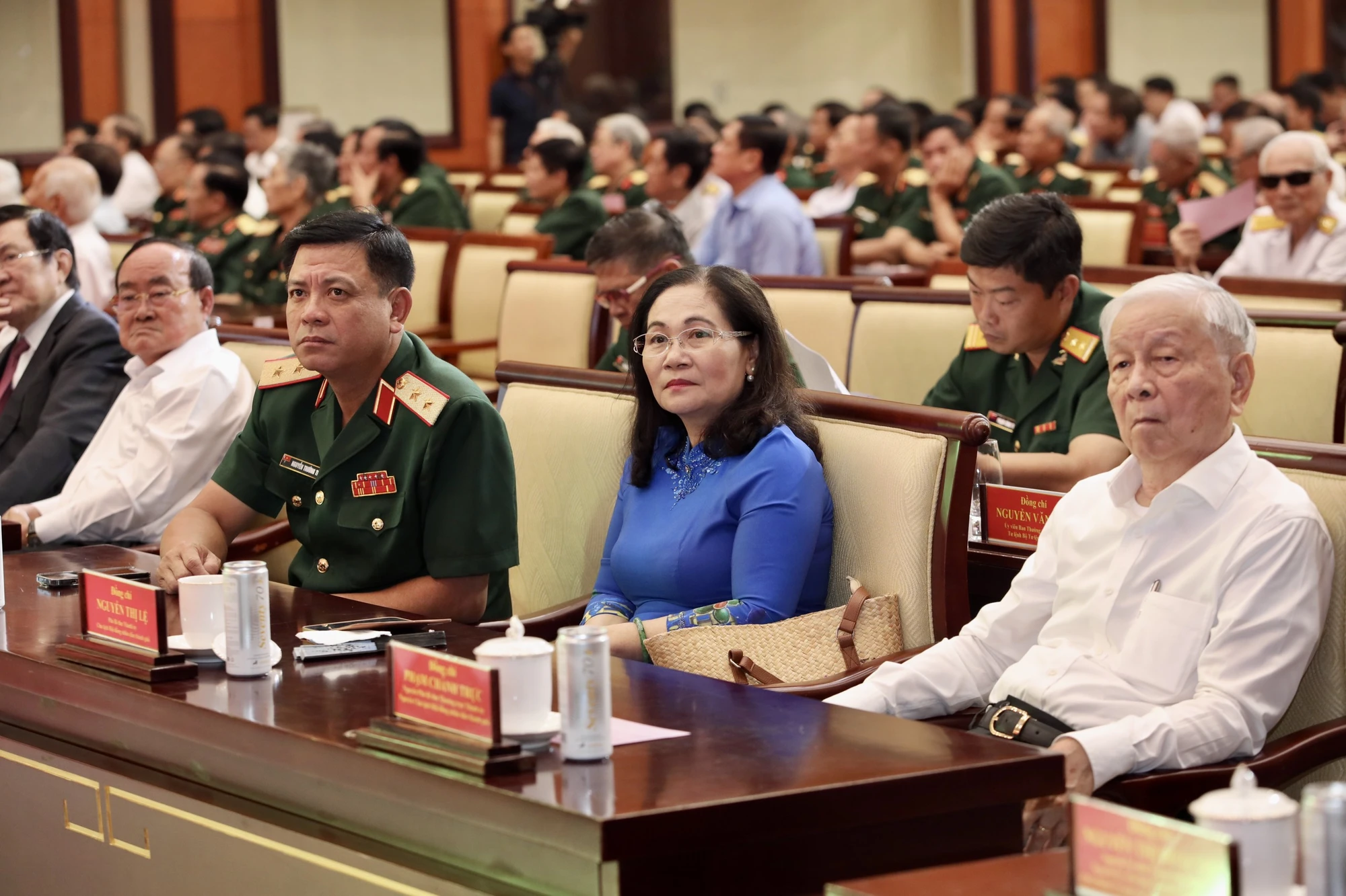 Nguyên lãnh đạo Đảng, Nhà nước và TP.HCM họp mặt 70 năm chiến thắng Điện Biên Phủ và thống nhất đất nước-ki-niem-70-nam-chien-thang-dien-bien-phu-49-nam-thong-nhat-dat-nuoc-tphcm-hop-mat (111).jpg