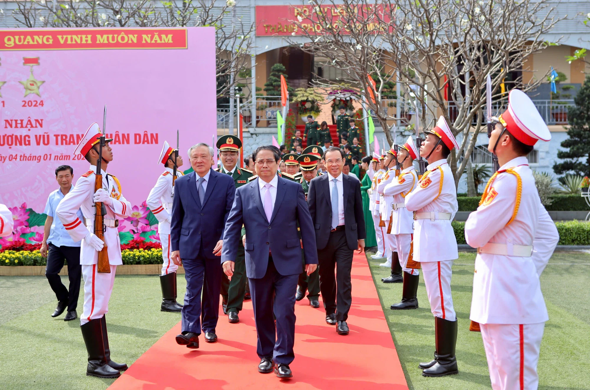 Lực lượng vũ trang TP.HCM lần thứ ba được phong tặng danh hiệu Anh hùng Lực lượng vũ trang nhân dân -Bo-tu-lenh-TPHCM-don-nhan-danh-hieu-anh-hung-luc-luong-vu-trang.jpg