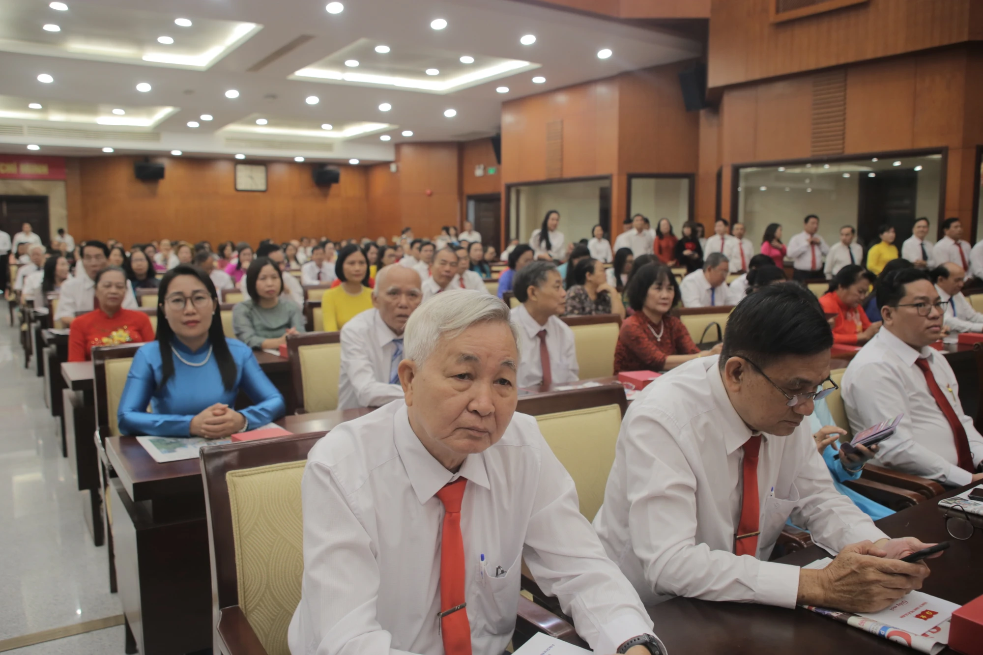 Đưa 'ý đảng' đến 'lòng dân': TP.HCM tuyên dương 233 bí thư chi bộ xuất sắc -tuyen-duong-bbi-thu-chi-bo-khu-pho-tphcm12.JPG