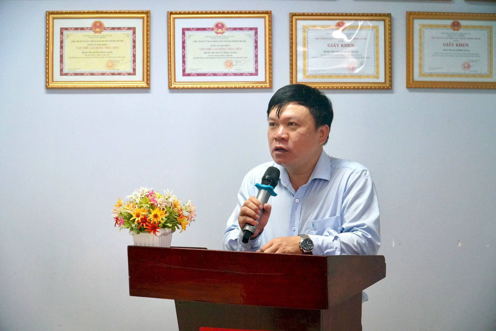 bao-phap-luat-tphcm-13.jpg
