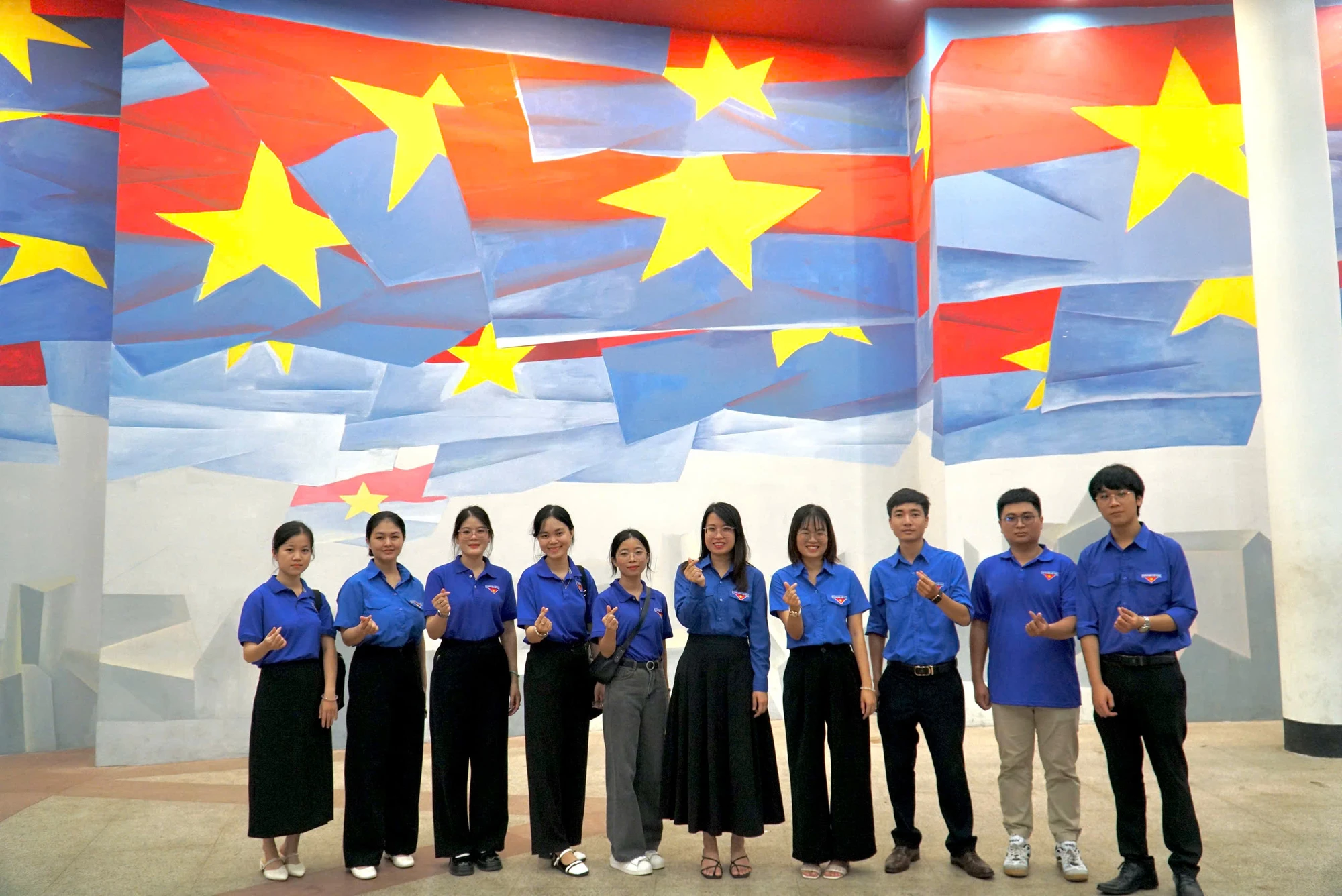 bao-phap-luat-tphcm-8.jpg