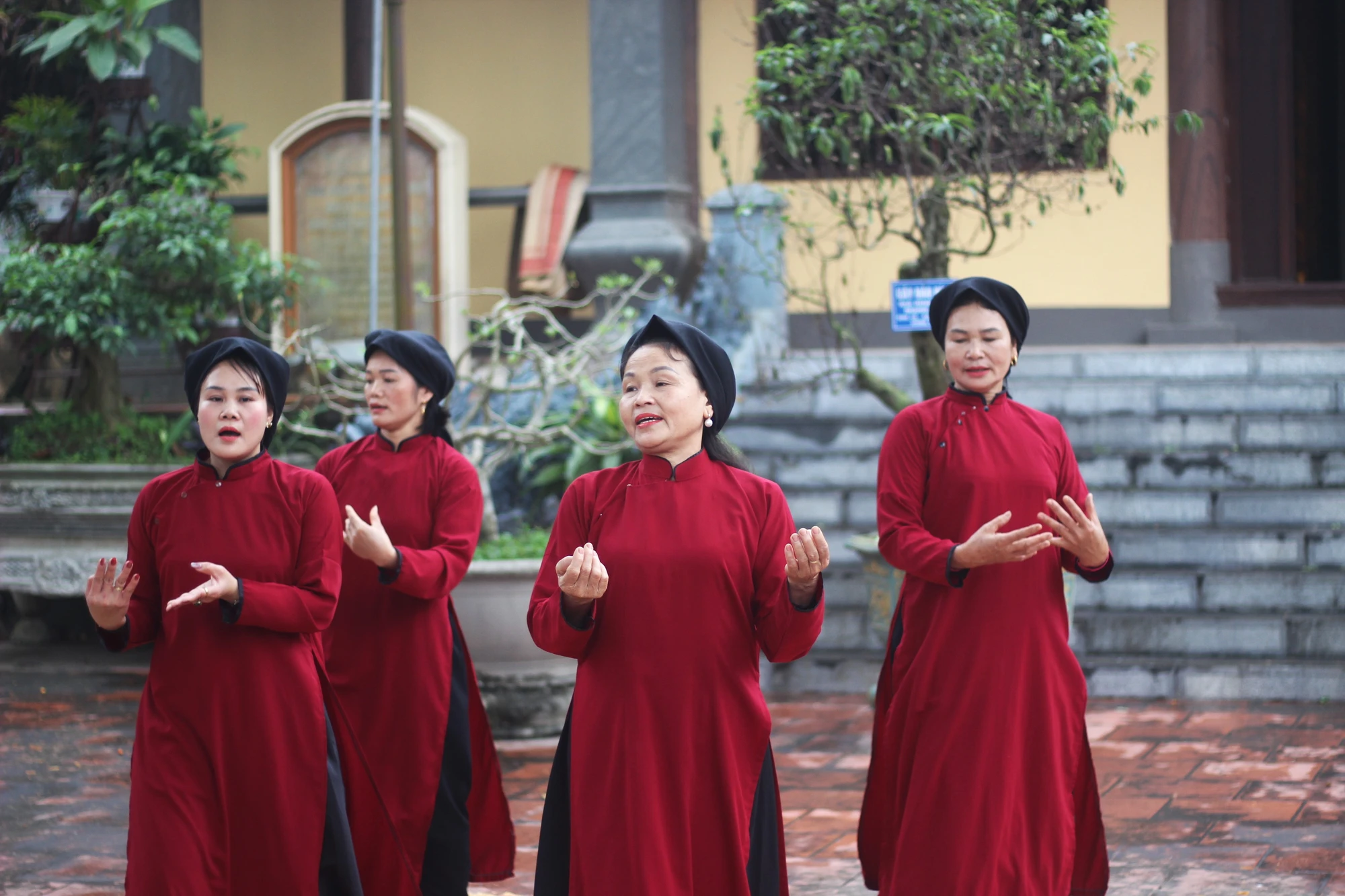 ve-dat-to-nghe-nghe-nhan-hat-xoan-loi-co-4.JPG