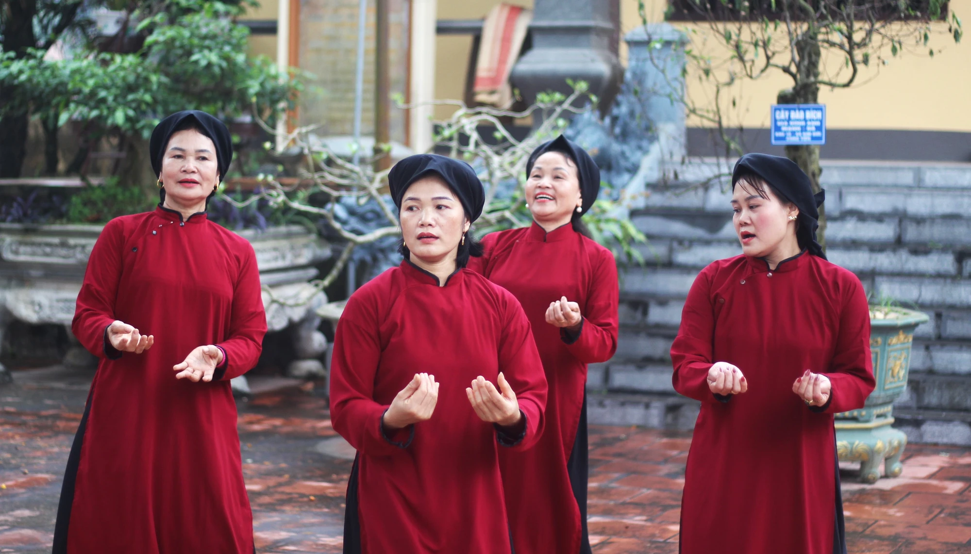 ve-dat-to-nghe-nghe-nhan-hat-xoan-loi-co-6.JPG