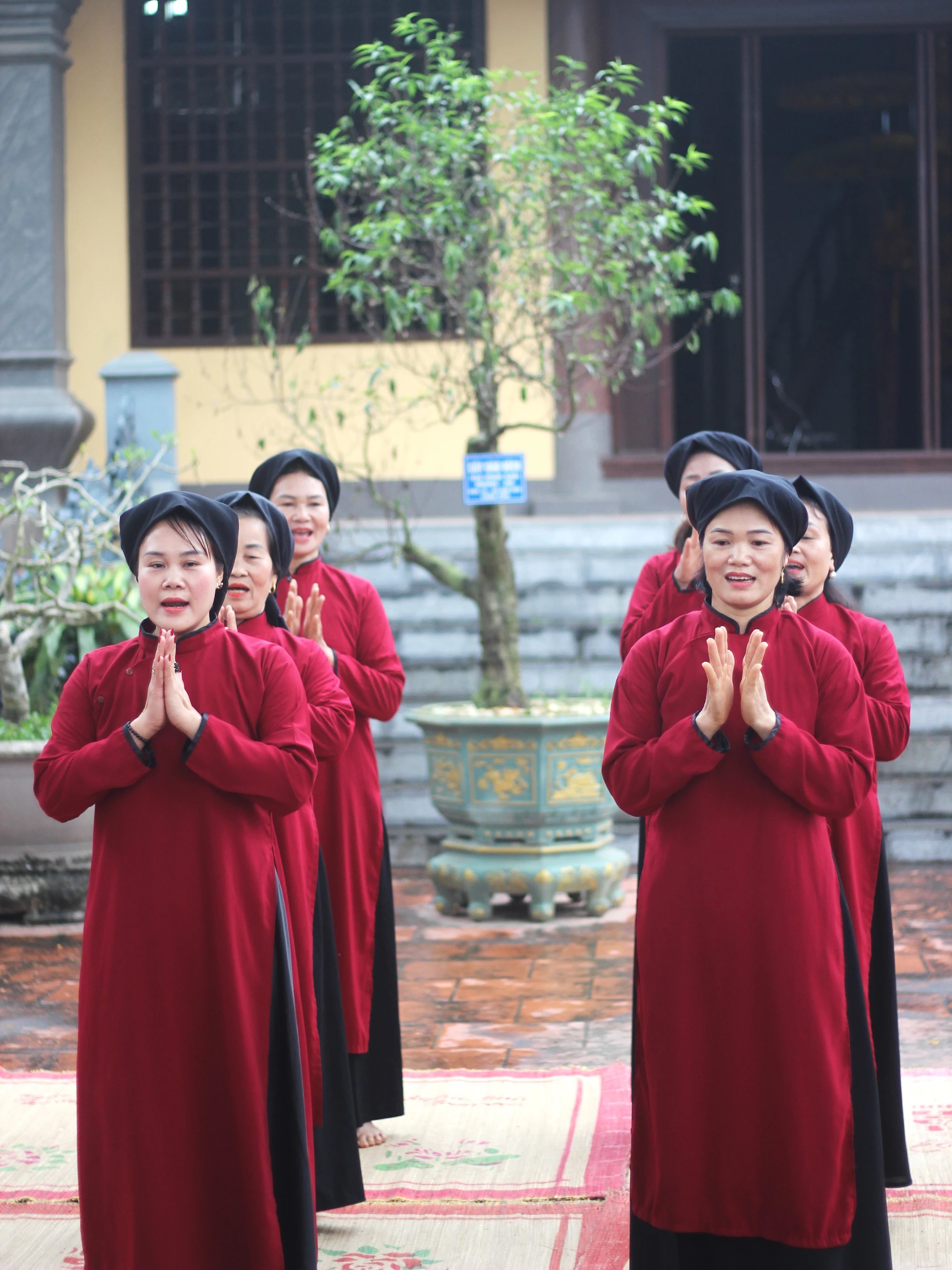 ve-dat-to-nghe-nghe-nhan-hat-xoan-loi-co2.JPG