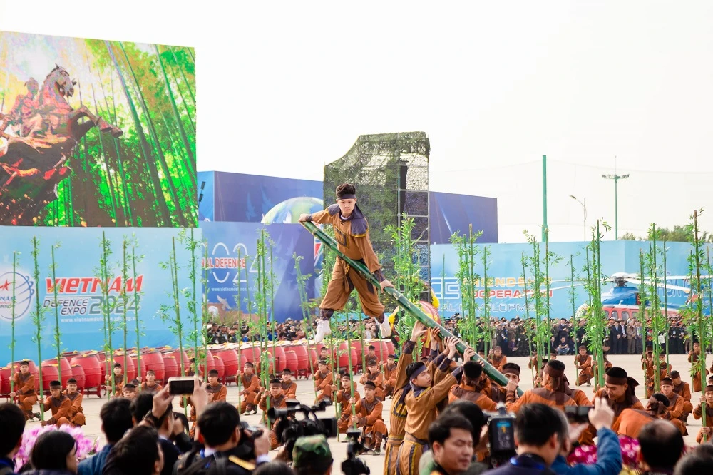 nhung-hinh-anh-khoanh-khac-an-tuong-tai-khai-mac-trien-lam-quoc-phong-quoc-te-viet-nam-4.jpg