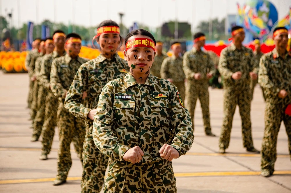 nhung-hinh-anh-khoanh-khac-an-tuong-tai-khai-mac-trien-lam-quoc-phong-quoc-te-viet-nam-5.jpg