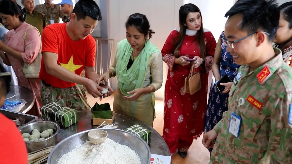khong-khi-don-tet-co-truyen-cua-dan-toc-cua-nhung-nguoi-linh-o-chau-phi-6.jpg