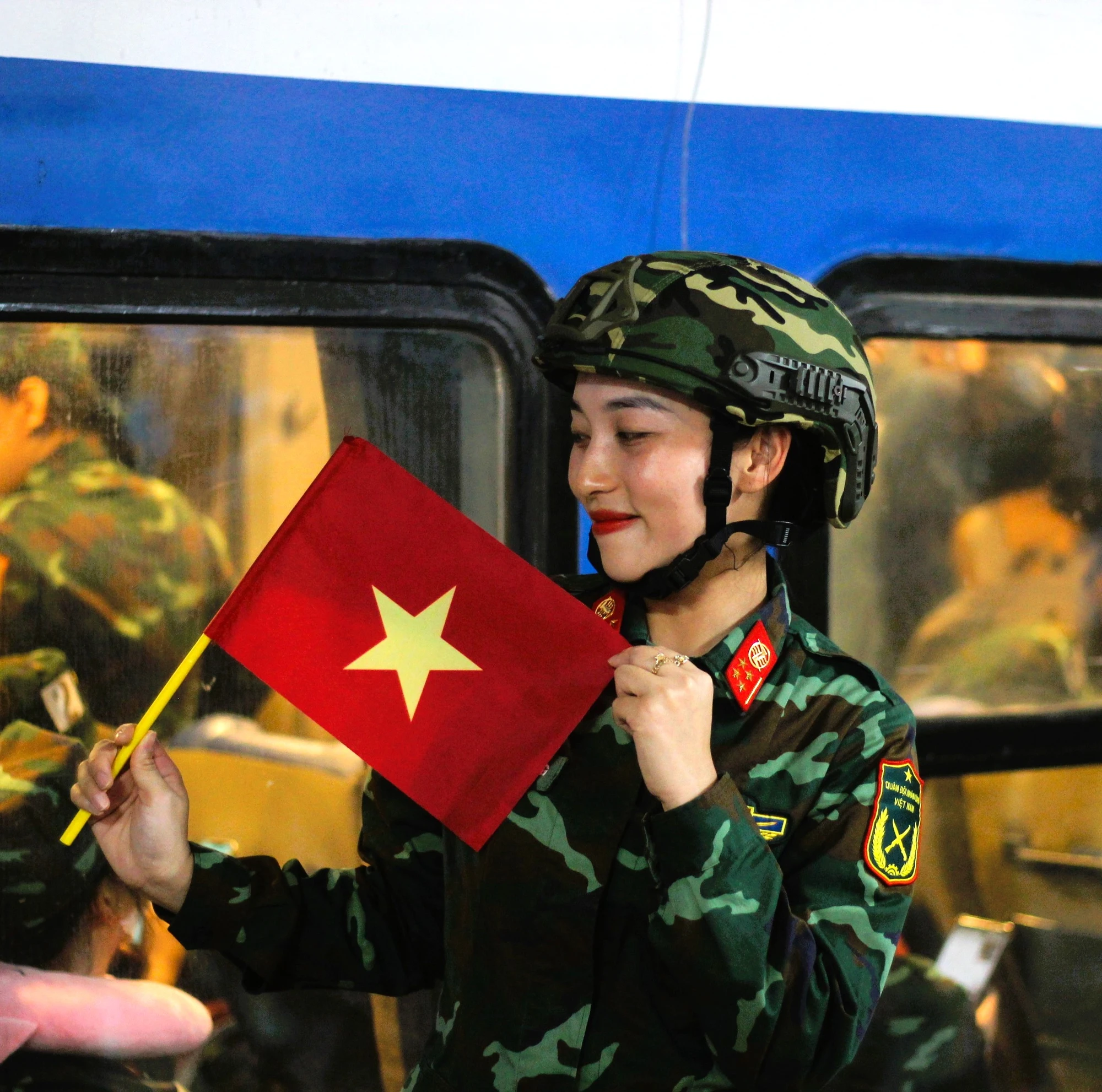 nuoc-mat-va-nu-cuoi-khi-khoi-dieu-binh-dieu-hanh-di-chuyen-vao-nam-133.JPG