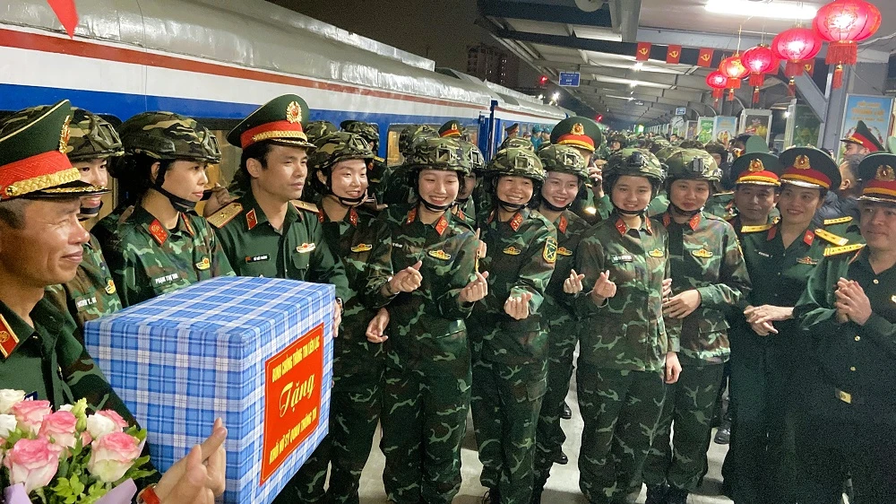 nuoc-mat-va-nu-cuoi-khi-khoi-dieu-binh-dieu-hanh-di-chuyen-vao-nam-19.JPEG