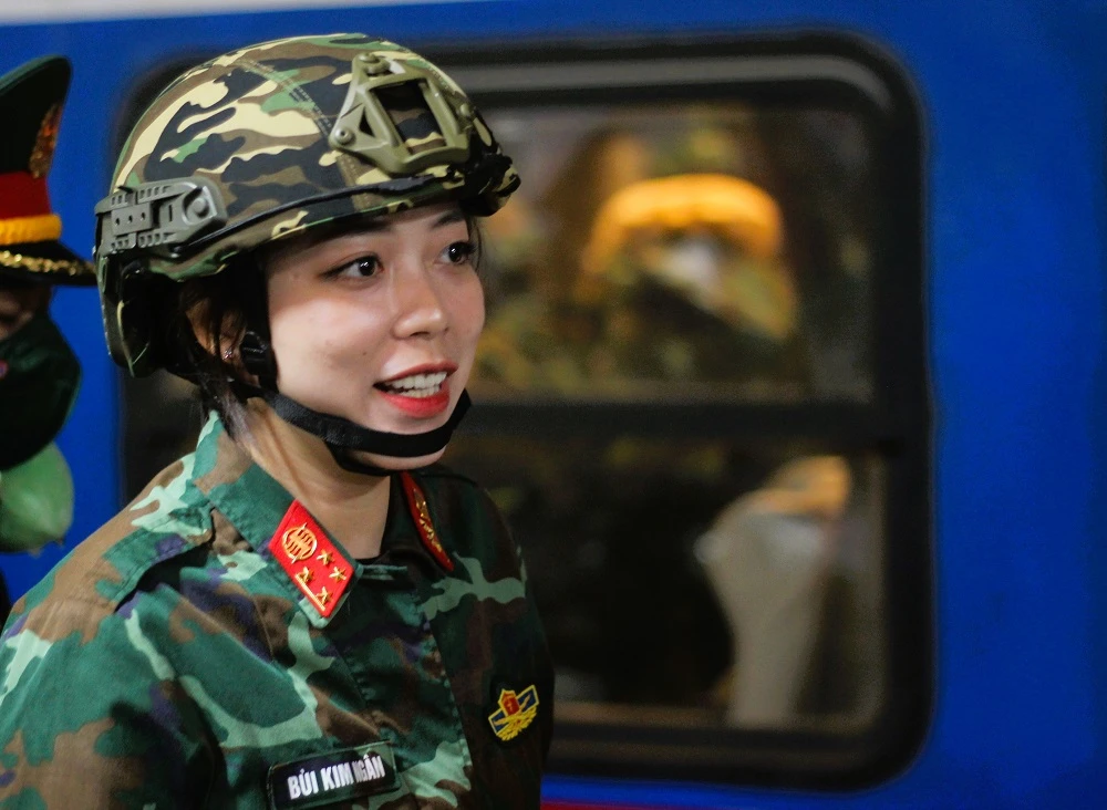 nuoc-mat-va-nu-cuoi-khi-khoi-dieu-binh-dieu-hanh-di-chuyen-vao-nam-7.JPG
