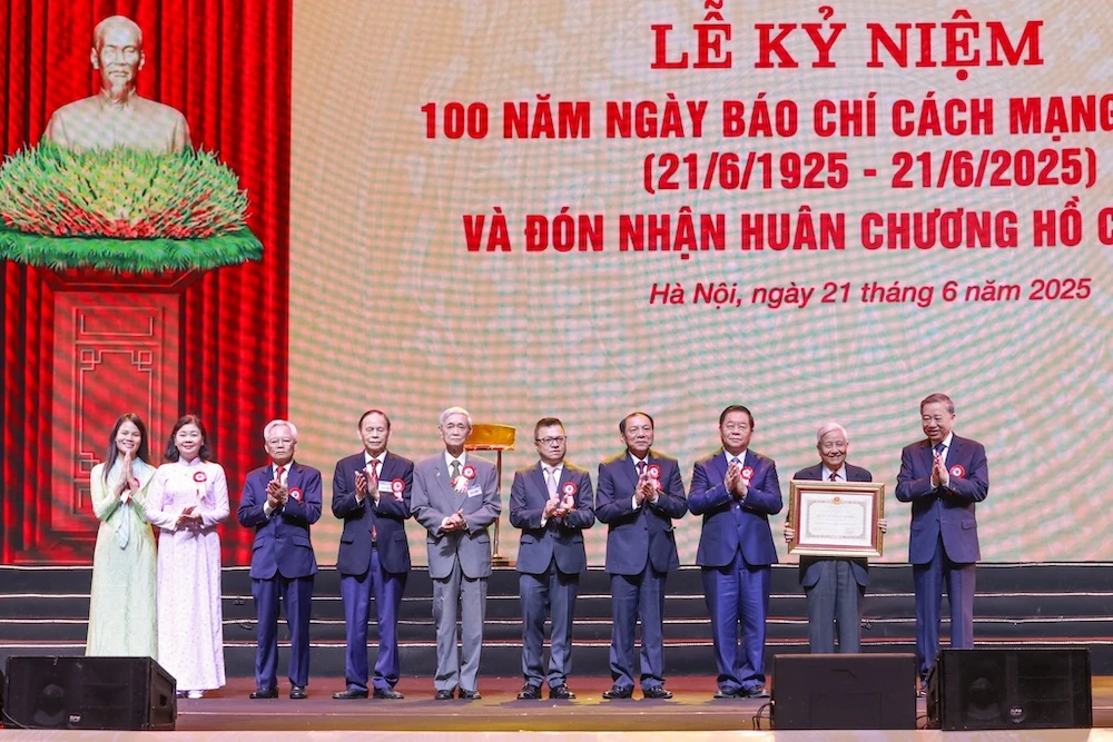 tong-bi-thu-to-lam-dang-khong-bao-gio-tu-bo-vu-khi-chien-dau-la-bao-chi-7.jpg