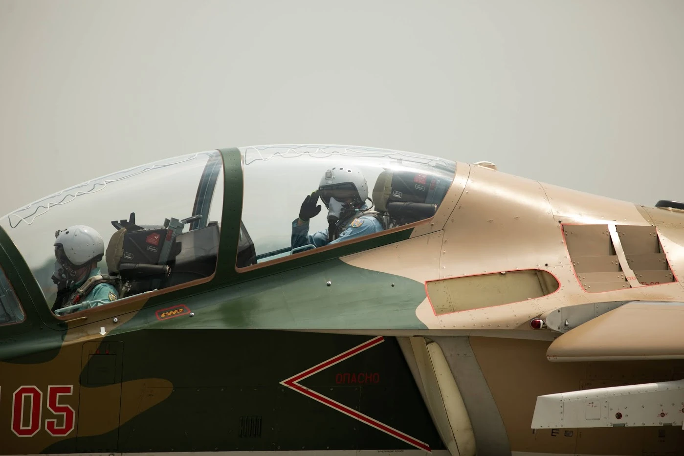 phan-luc-yak-130-pho-dien-tren-bau-troi-san-sang-cho-nhiem-vu-a80--66.jpg