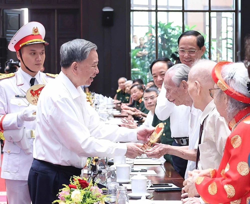 tong-bi-thu-khong-duoc-yeu-cau-dan-len-tinh-de-bao-cao-3.jpg