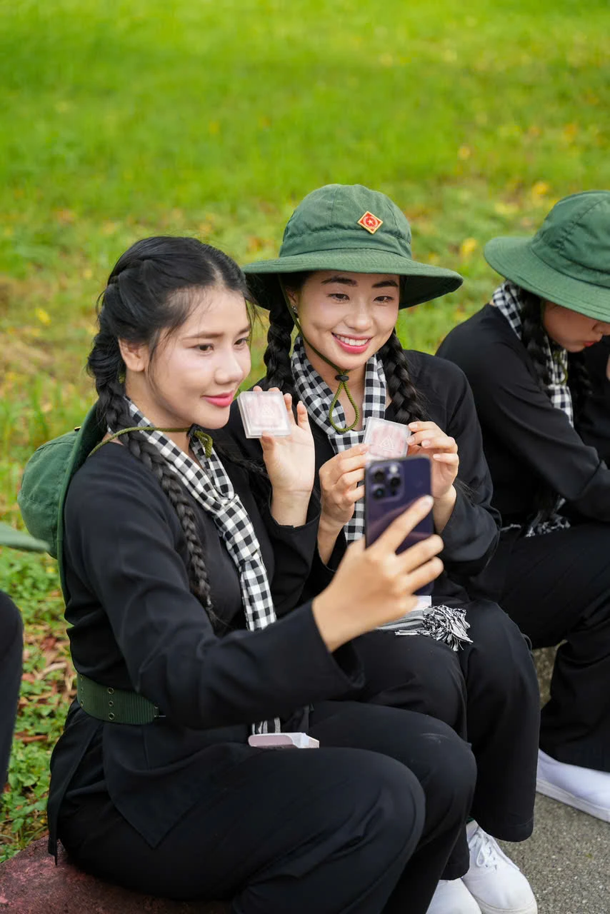 khoi-nu-du-kich-mien-nam-tren-thao-truong-mien-bac-1.jpg