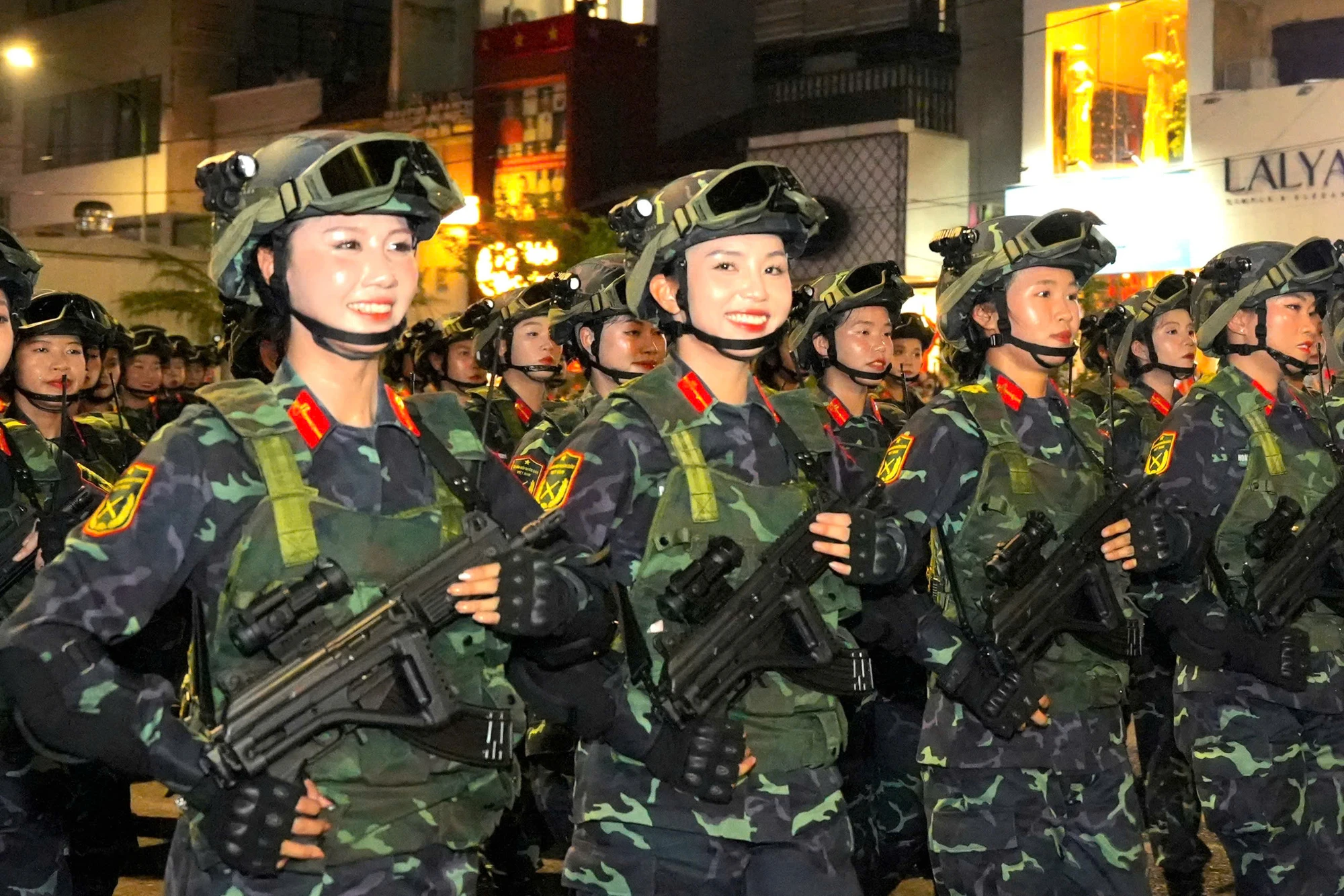 so-duyet-dieu-binh-dieu-hanh-khoi-nu-gay-an-tuong-manh-voi-nguoi-dan-18.jpg