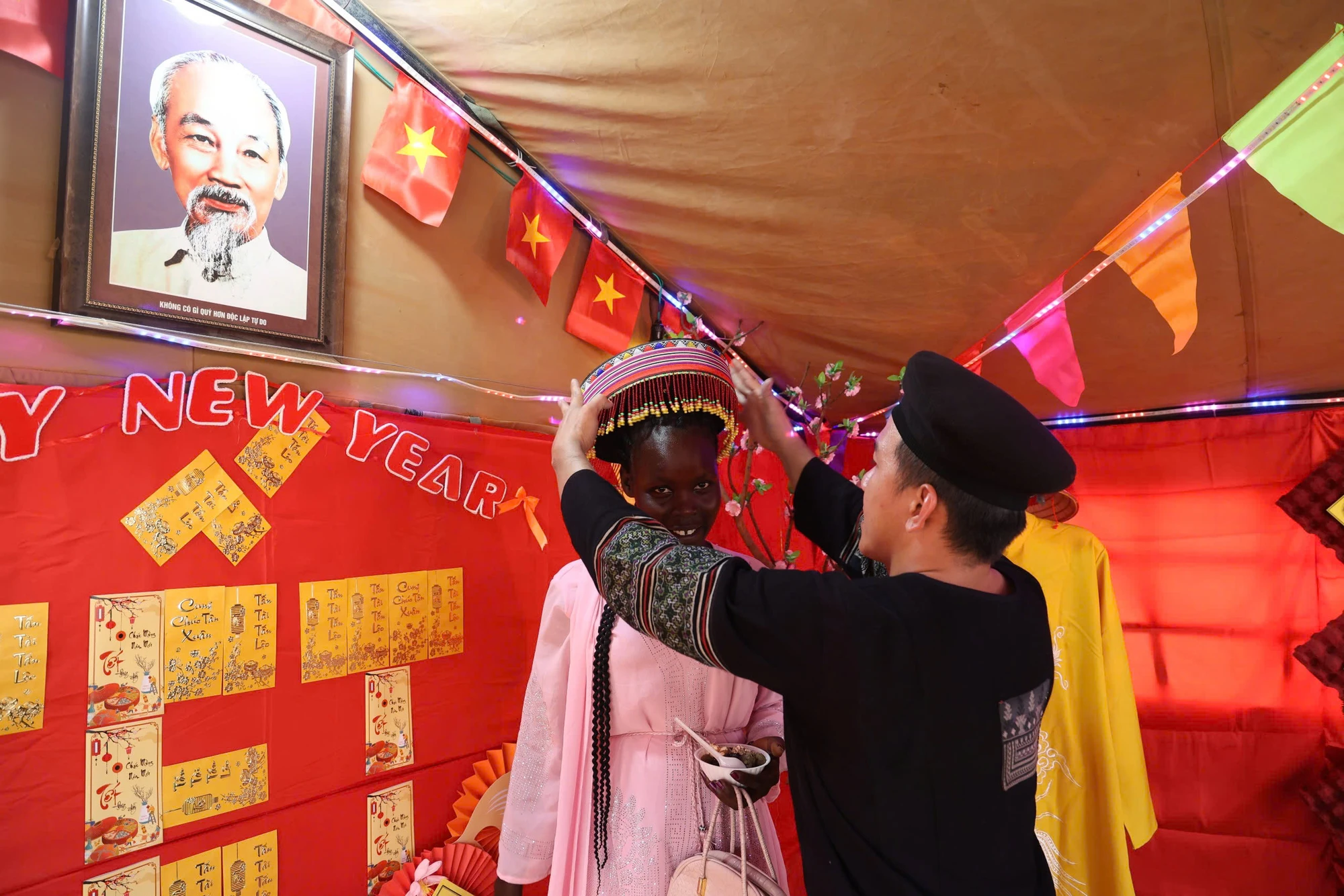 chien-si-mu-noi-xanh-viet-nam-don-tet-tai-vung-bat-on-o-nam-sudan-9.jpg