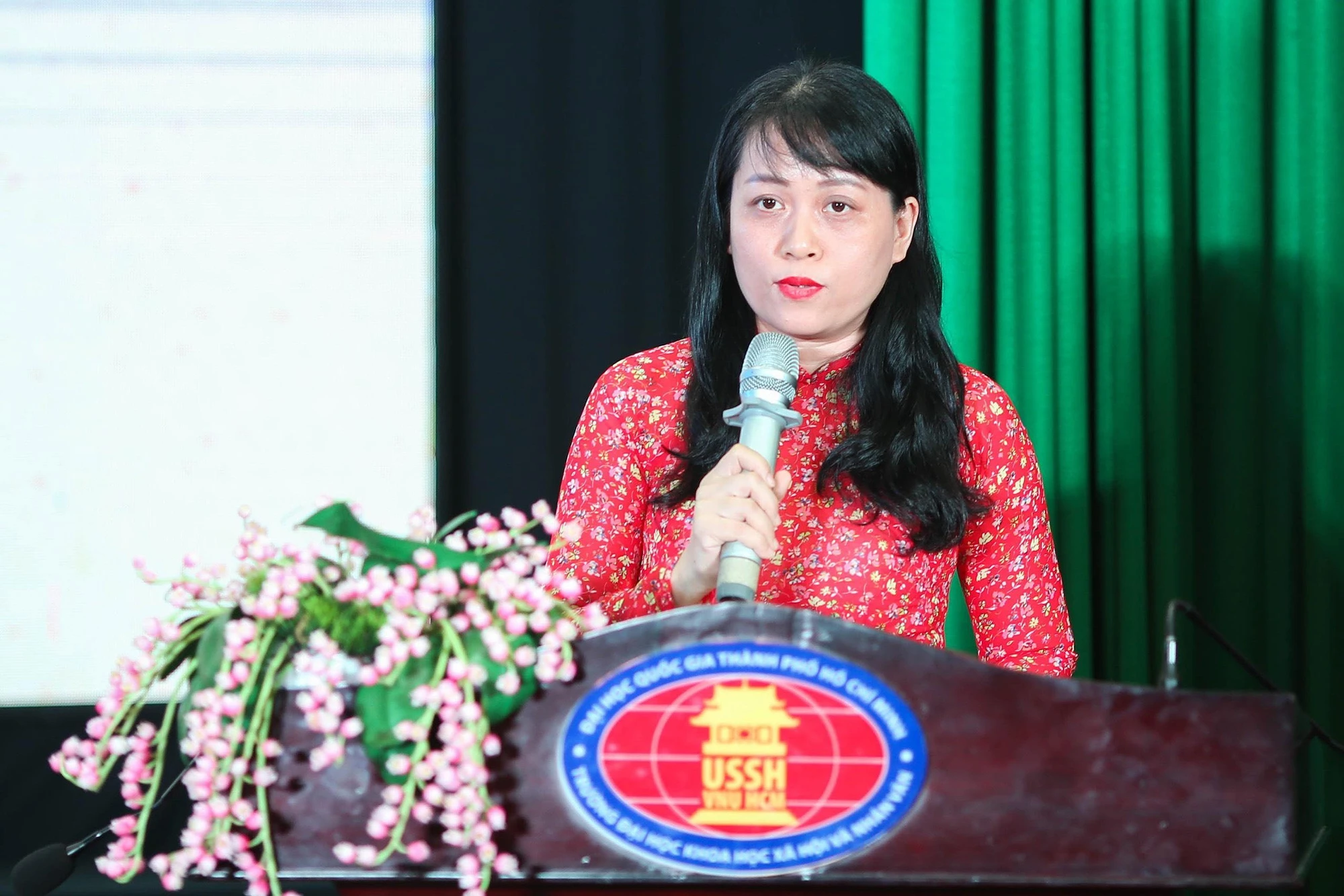Cô Triệu Thanh Lê, Trưởng khoa Báo chí - Truyền thông. Cô Triệu Thanh Lê, Trưởng khoa Báo chí - Truyền thông.