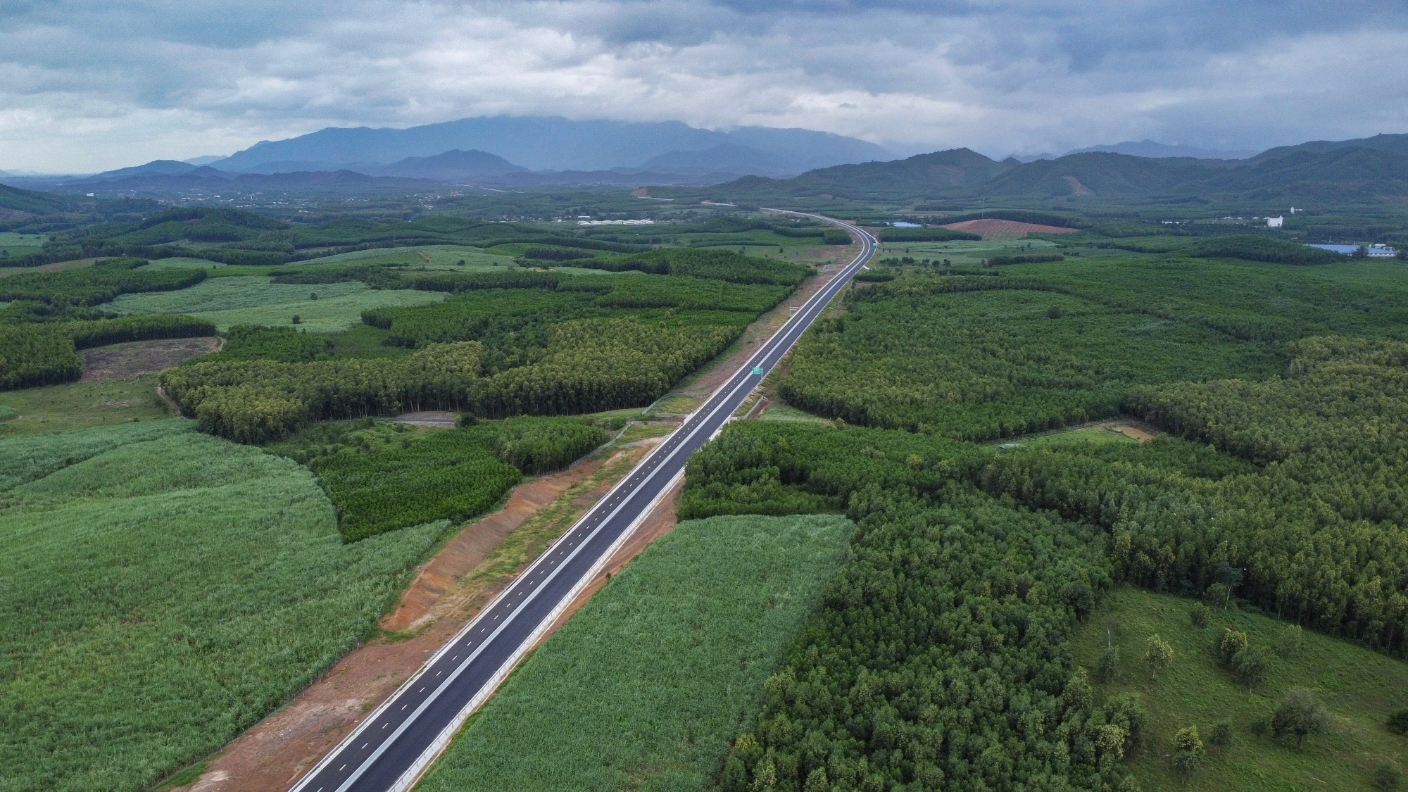 Dự án thành phần Vân Phong - Nha Trang thuộc cao tốc Bắc - Nam dài hơn 83 km đi qua bốn huyện, thị xã của tỉnh Khánh Hòa gồm Vạn Ninh, Ninh Hòa, Khánh Vĩnh, Diên Khánh.