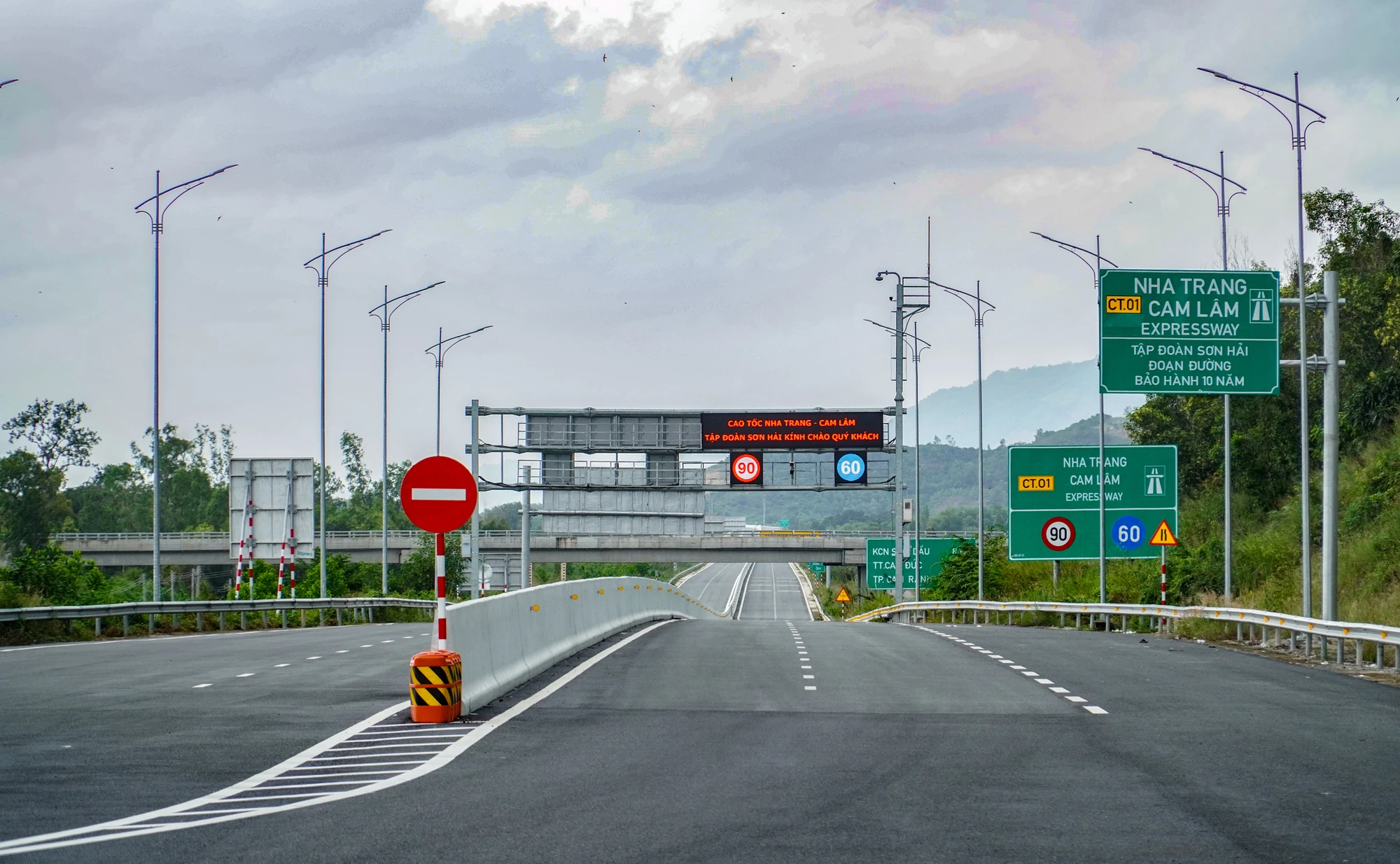 Đoạn cuối cao tốc Vân Phong - Nha Trang tiếp giáp với cao tốc Nha Trang - Cam Lâm.