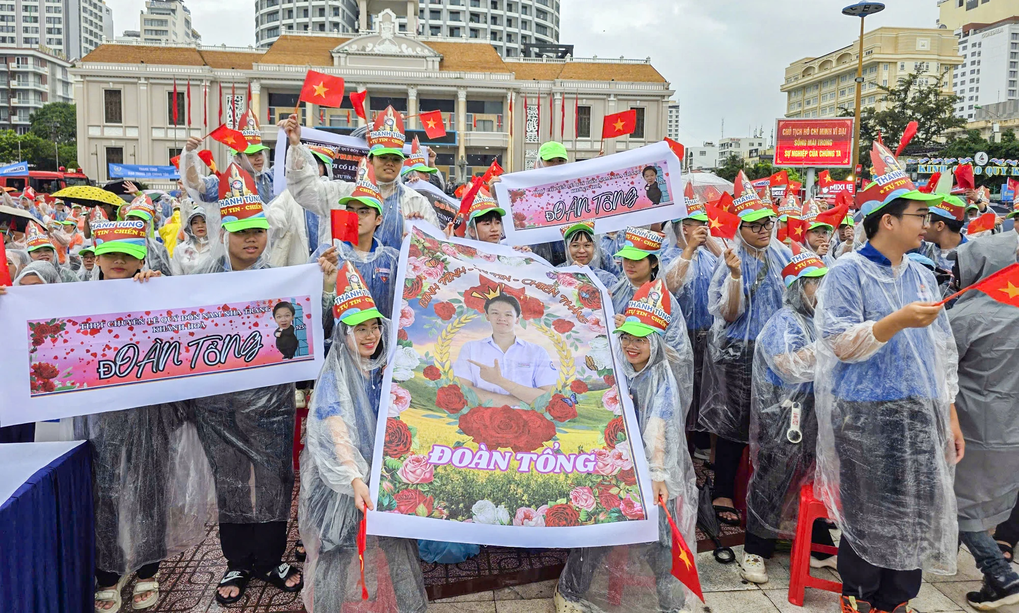 đội mưa.jpg