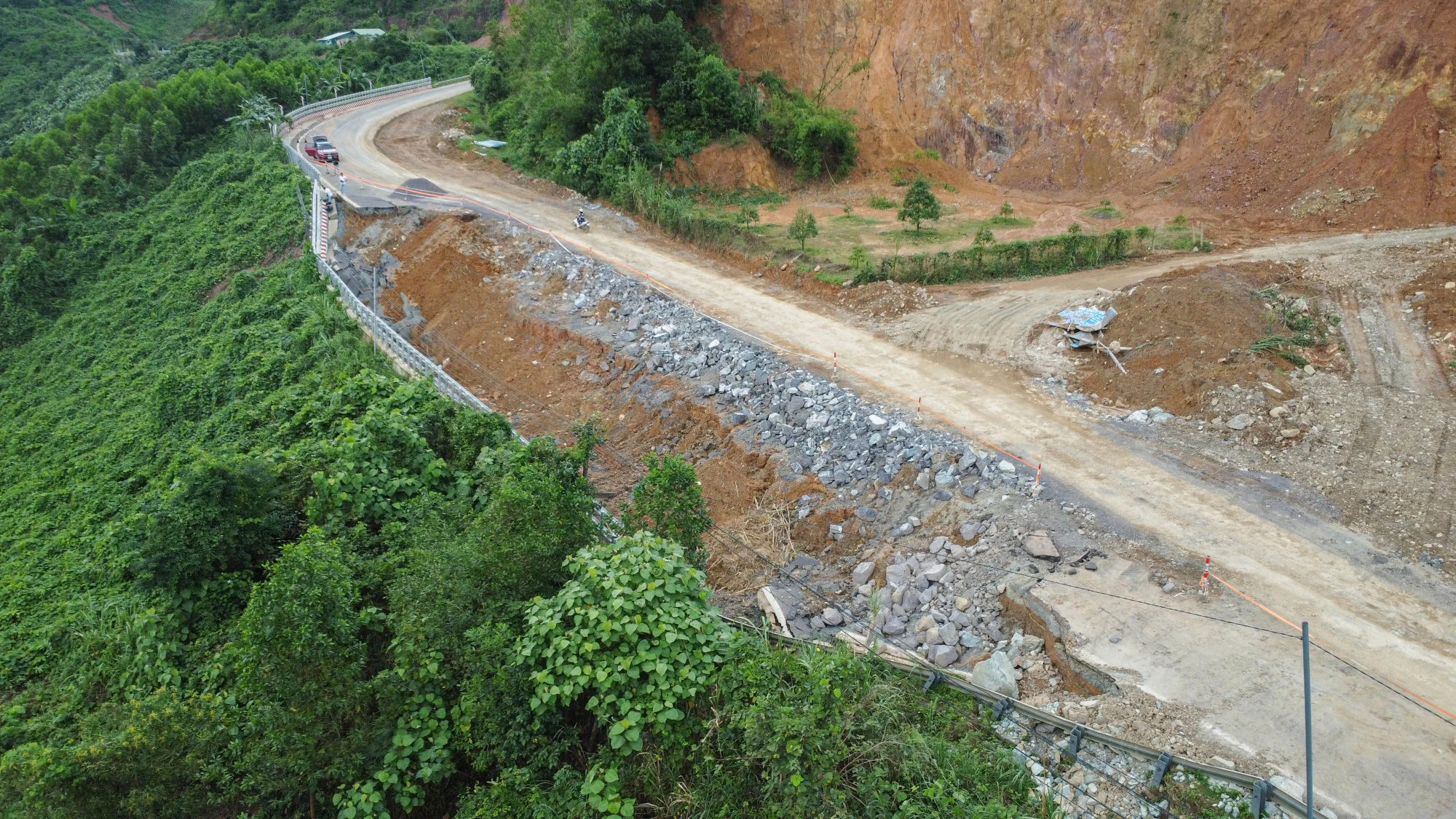 Đèo Khánh Lê nối Khánh Hòa và Lâm Đồng ra sao sau hơn 1 tháng bị sạt lở?