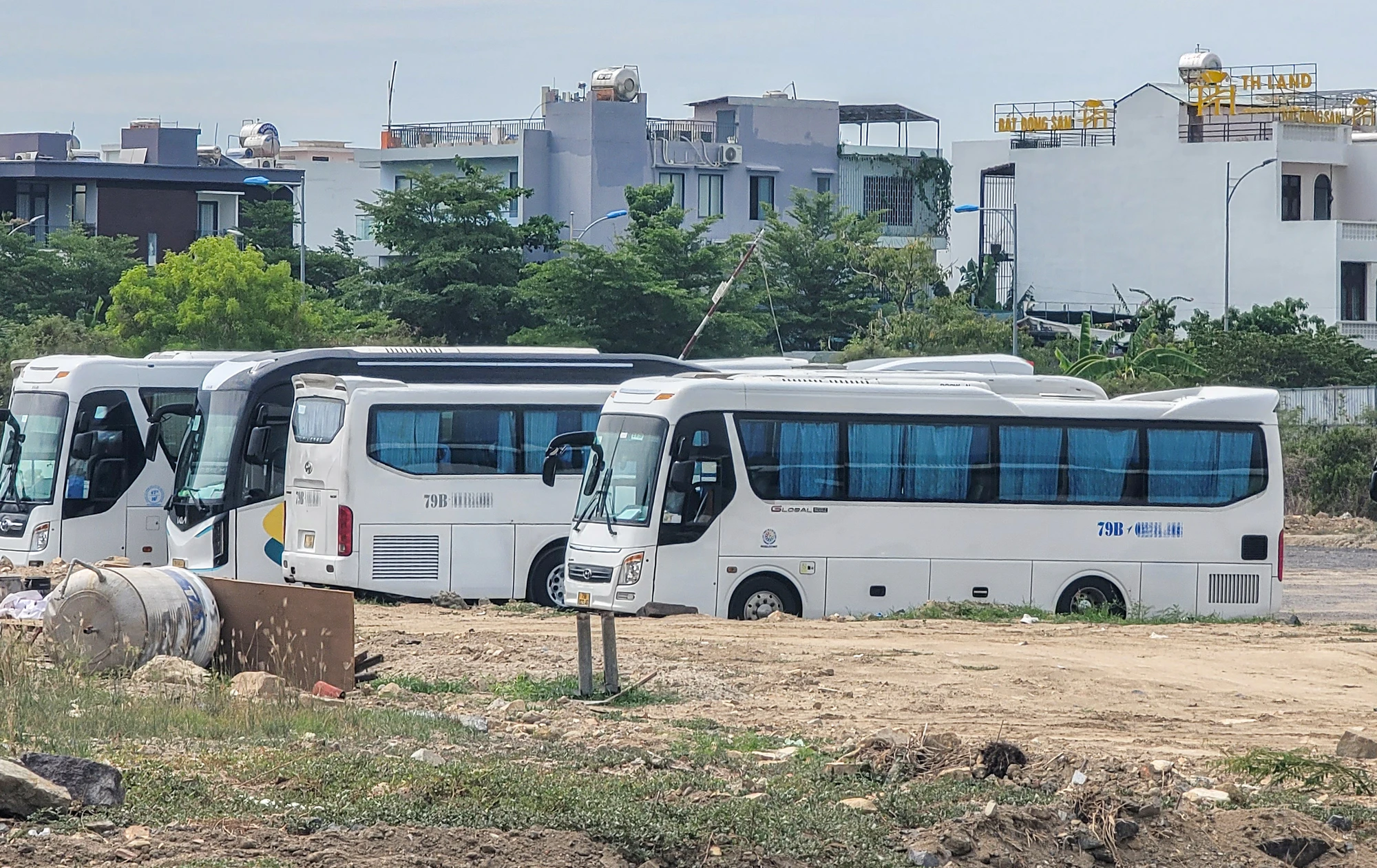 Doanh nghiệp vận tải giảm chuyến cắt lỗ, rục rịch tăng giá vé vì xăng dầu