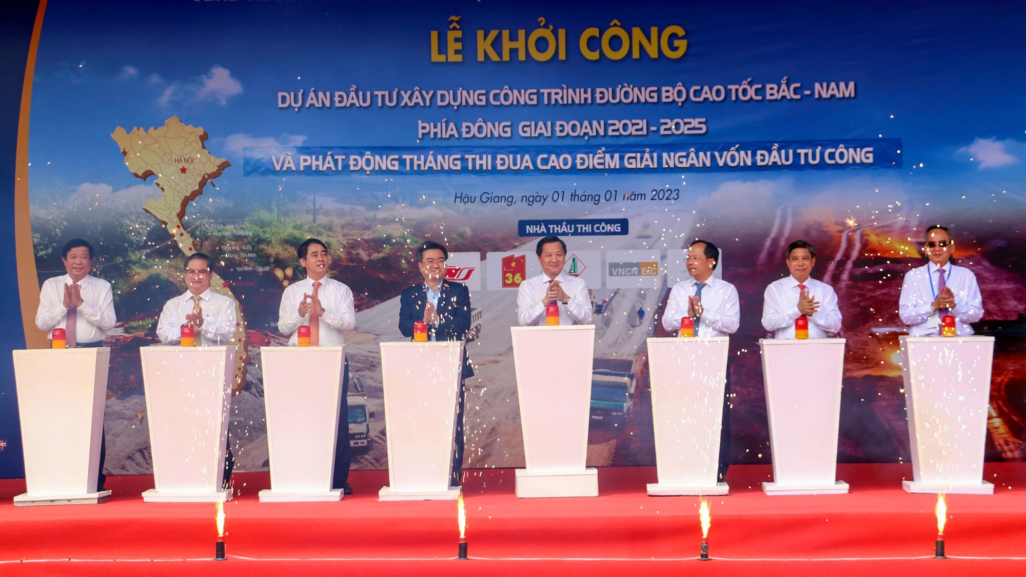 Phó Thủ tướng Lê Minh Khái cũng lãnh đạo các Bộ ngành và các tỉnh thực hiện nghi thức khởi công dự án thành phần Cần Thơ - Hậu Giang. Ảnh: CHÂU ANH Phó Thủ tướng Lê Minh Khái cũng lãnh đạo các Bộ ngành và các tỉnh thực hiện nghi thức khởi công dự án thành phần Cần Thơ - Hậu Giang. Ảnh: CHÂU ANH
