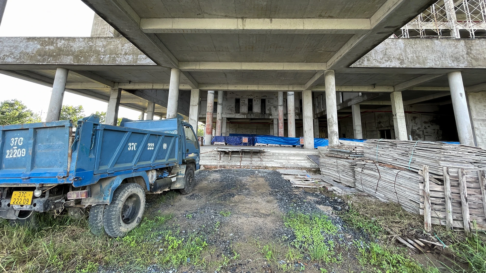 Đồng thời, xác định giá trị phần khối lượng công việc còn lại làm cơ sở triển khai các thủ tục tiếp theo, sau đó, tổ chức lựa chọn nhà thầu và ký kết hợp đồng mới. Từ đó, Bộ Tài chính sẽ tiến hành các thủ tục đàm phán với nhà tài trợ về Hiệp định khung và Hiệp định vay mới cho dự án. Đồng thời, xác định giá trị phần khối lượng công việc còn lại làm cơ sở triển khai các thủ tục tiếp theo, sau đó, tổ chức lựa chọn nhà thầu và ký kết hợp đồng mới. Từ đó, Bộ Tài chính sẽ tiến hành các thủ tục đàm phán với nhà tài trợ về Hiệp định khung và Hiệp định vay mới cho dự án.