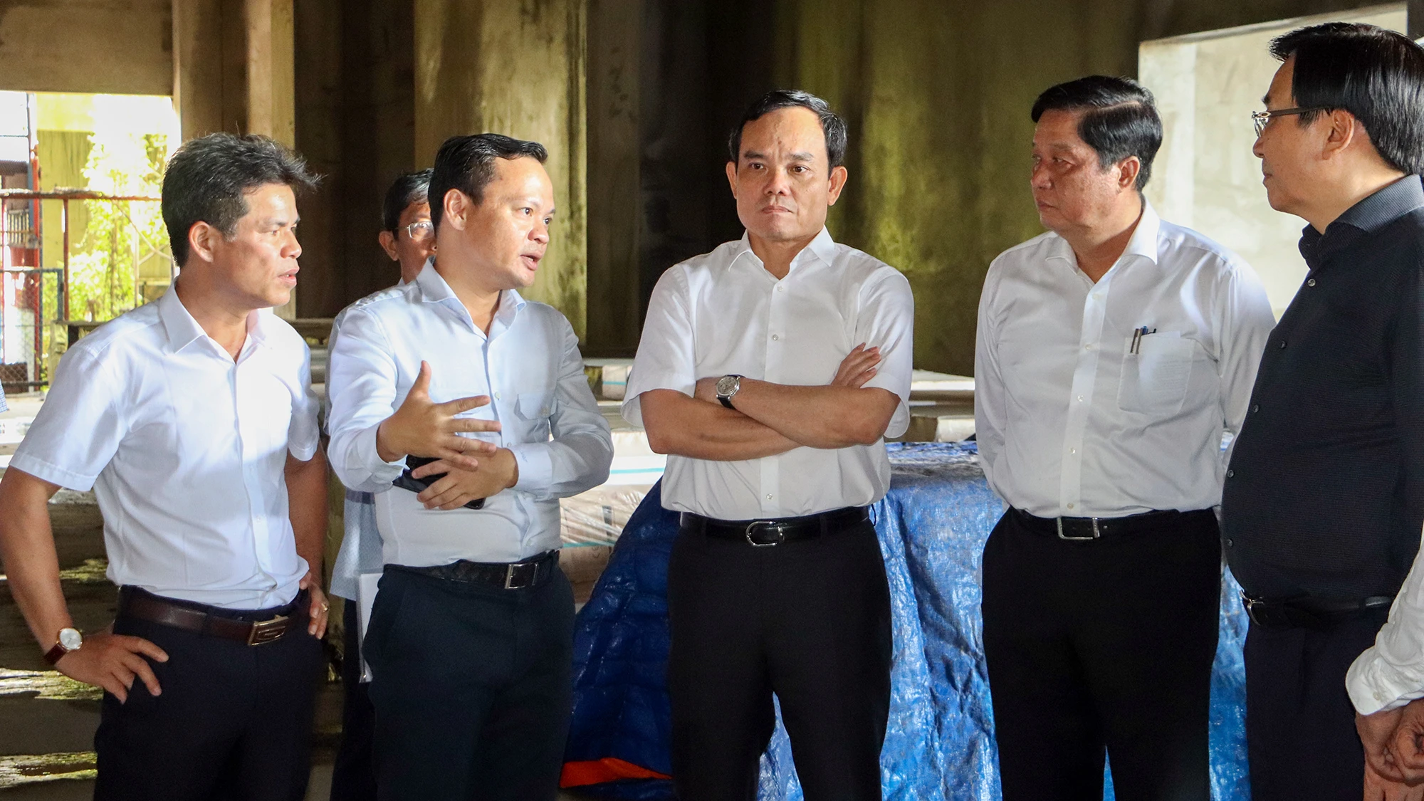 Trong buổi kiểm tra sáng 8-7, Phó Thủ tướng Trần Lưu Quang giao UBND TP Cần Thơ chủ trì rà soát, đánh giá tổng thể, chi tiết về thực trạng của dự án và khả năng giải quyết vướng mắc liên quan. Đồng thời, báo cáo Phó Thủ tướng trong thời gian sớm nhất có thể. Trong buổi kiểm tra sáng 8-7, Phó Thủ tướng Trần Lưu Quang giao UBND TP Cần Thơ chủ trì rà soát, đánh giá tổng thể, chi tiết về thực trạng của dự án và khả năng giải quyết vướng mắc liên quan. Đồng thời, báo cáo Phó Thủ tướng trong thời gian sớm nhất có thể.