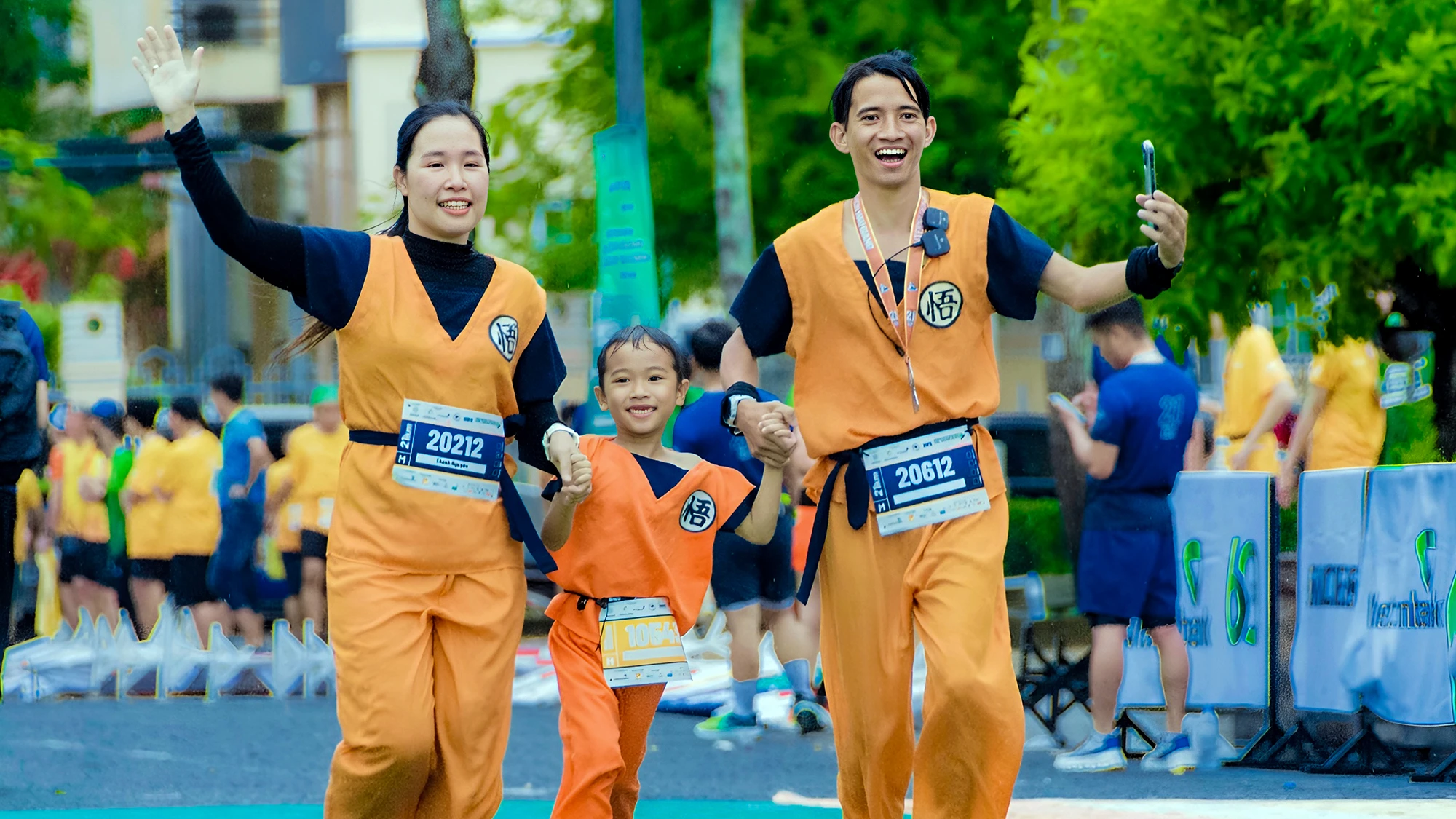 Nhiều runner tham gia giải marathon với những tạo hình rất thú vị. Ảnh: NGUYỄN DƯƠNG Nhiều runner tham gia giải marathon với những tạo hình rất thú vị. Ảnh: NGUYỄN DƯƠNG