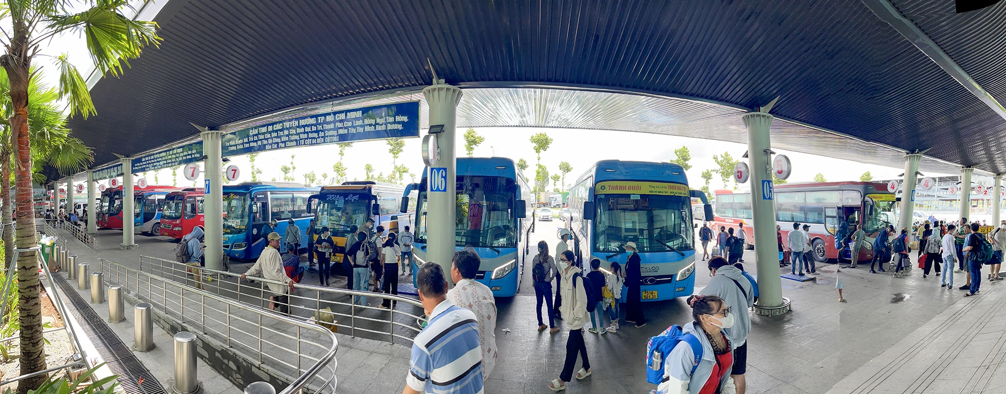 Chiều 1-9, báo cáo từ Sở GTVT TP Cần Thơ cho thấy ngày đầu tiên của kỳ nghĩ lễ 2-9, bến xe khách Trung tâm TP và ba bến xe khách Ô Môn, Thốt Nốt và Phong Điền đã đón gần 500 lượt phương tiện qua bến, với hơn 9.700 hành khách tăng so với cùng kỳ năm 2022.