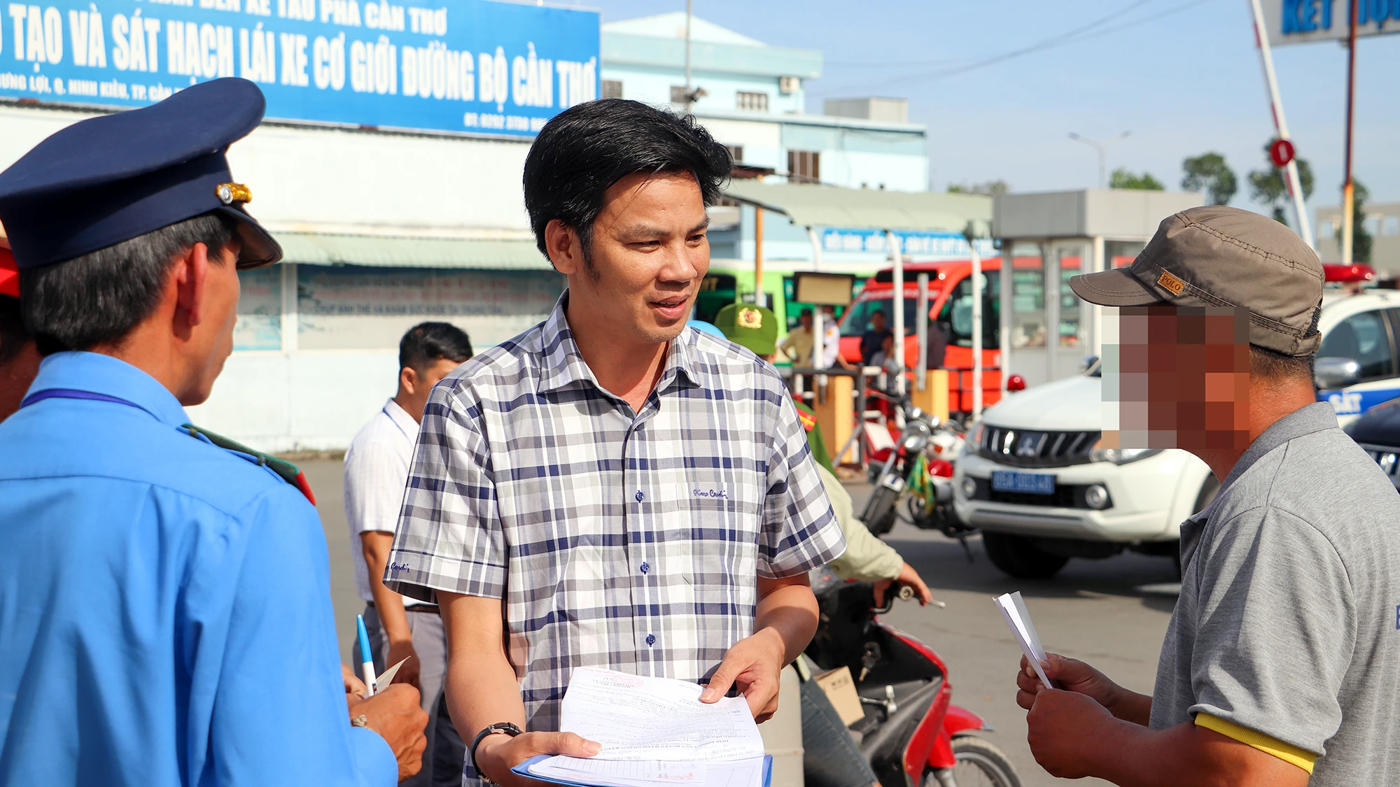 can-tho-ra-quan-kiem-tra-xe-kinh-doanh-van-tai-hanh-khach-6.jpg