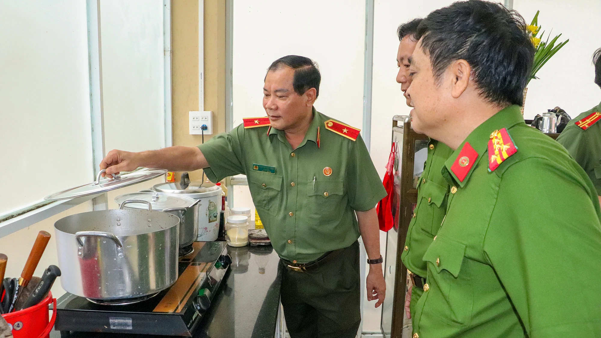 giam-doc-cong-an-tp-can-tho-kiem-tra-11.jpg