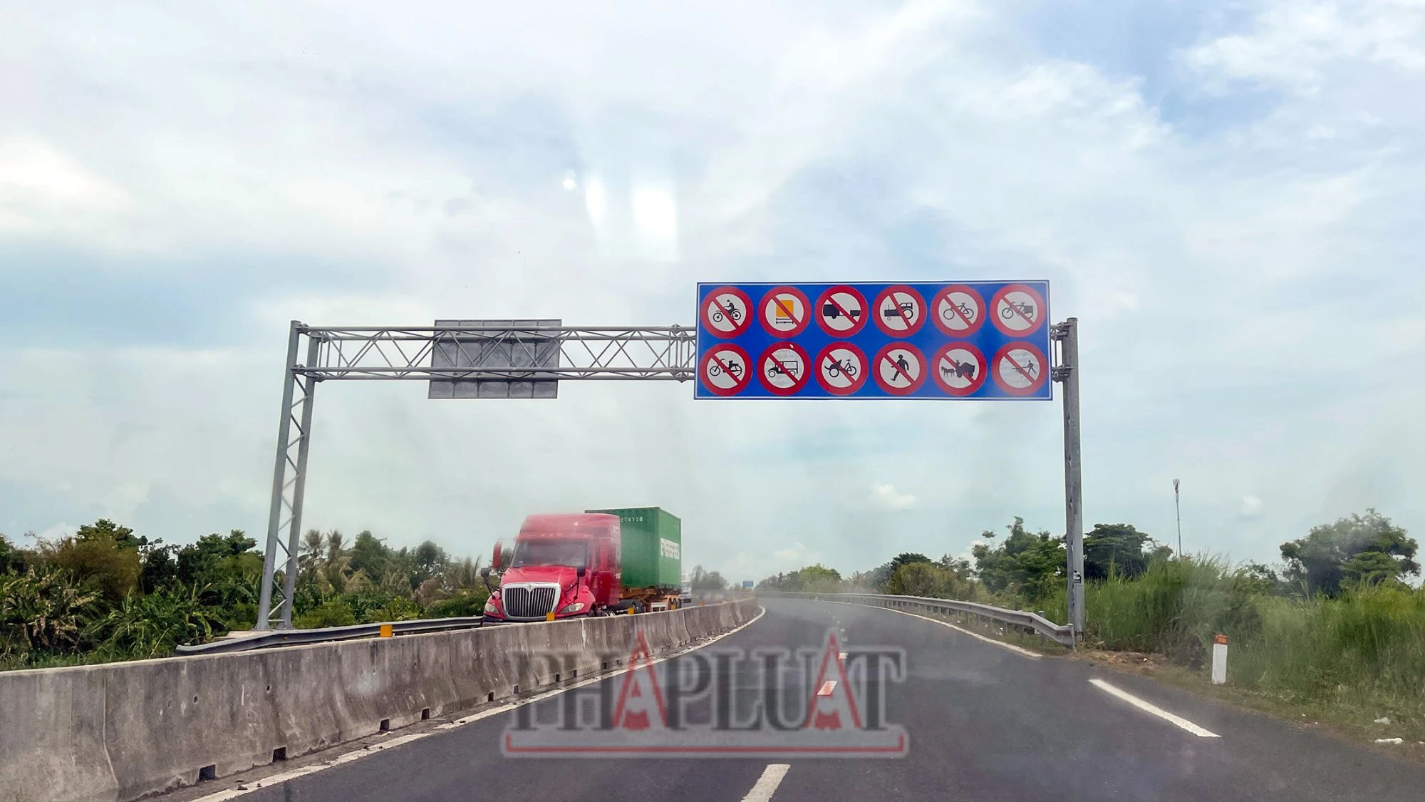 Tình trạng xe máy vào tuyến Lộ Tẻ - Rạch Sỏi