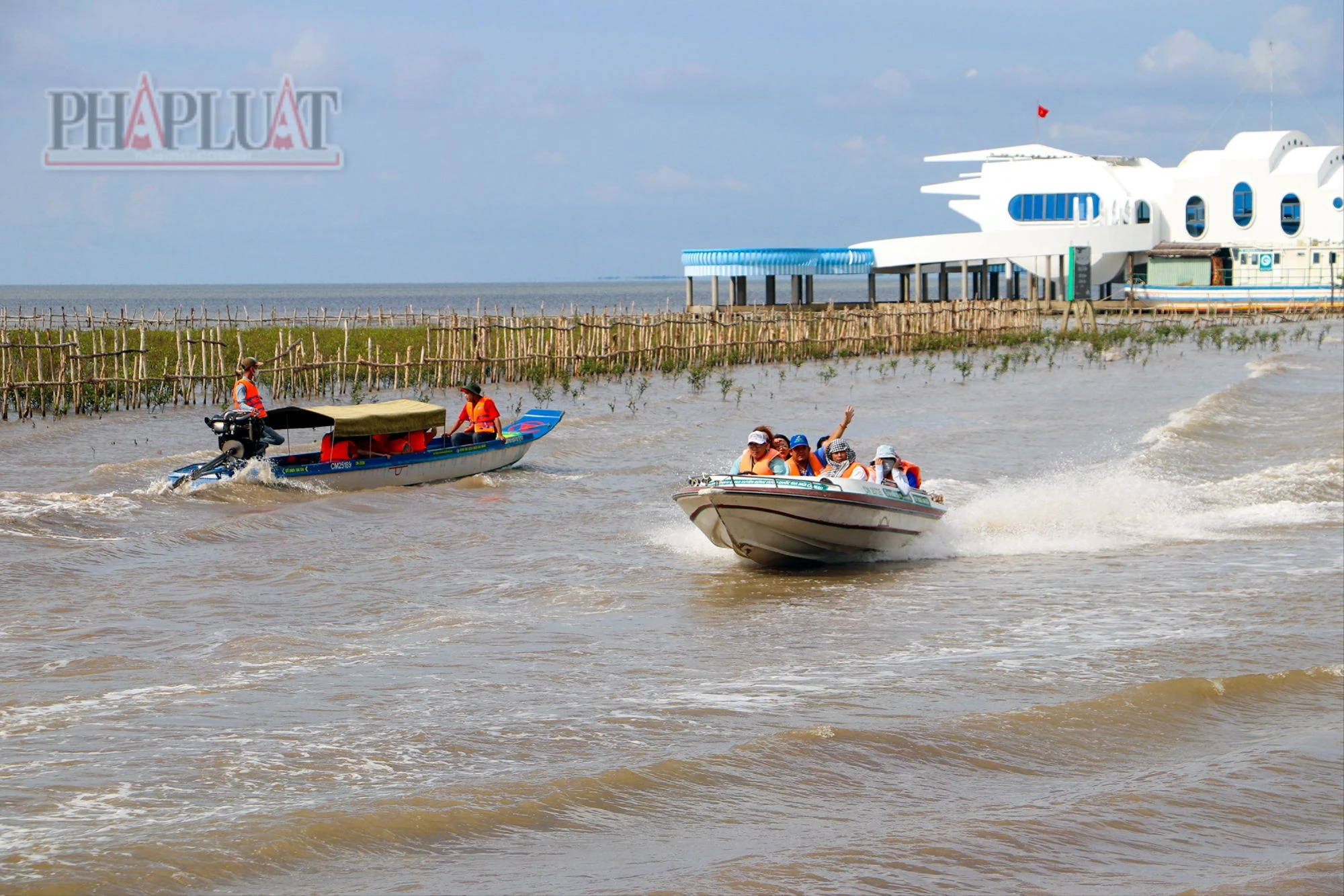 du-lich-tinh-ca-mau-xuyen-rung-mui-ca-mau-10.jpg