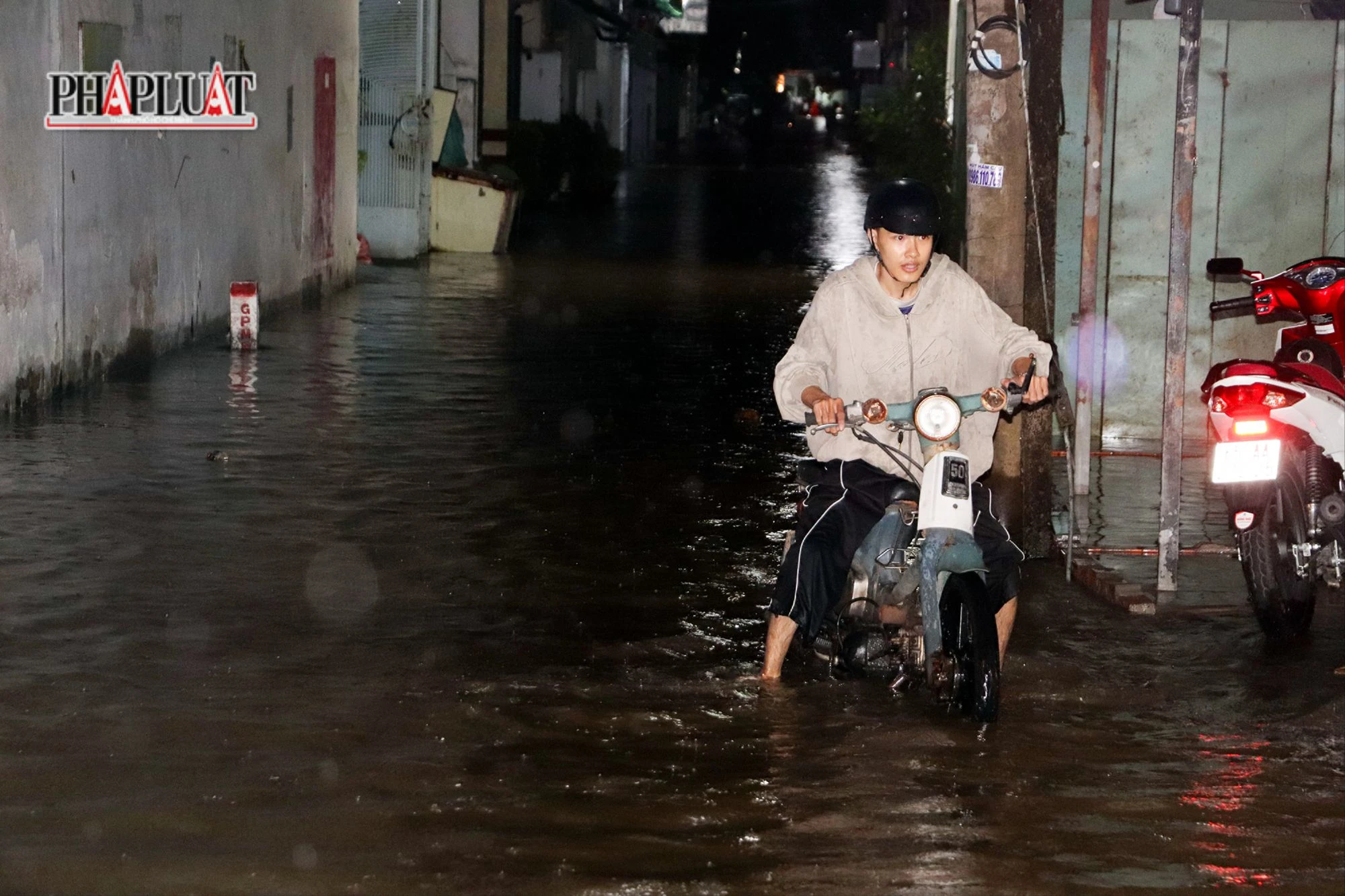 csgt-tp-can-tho-nuoc-ngap-54.jpg