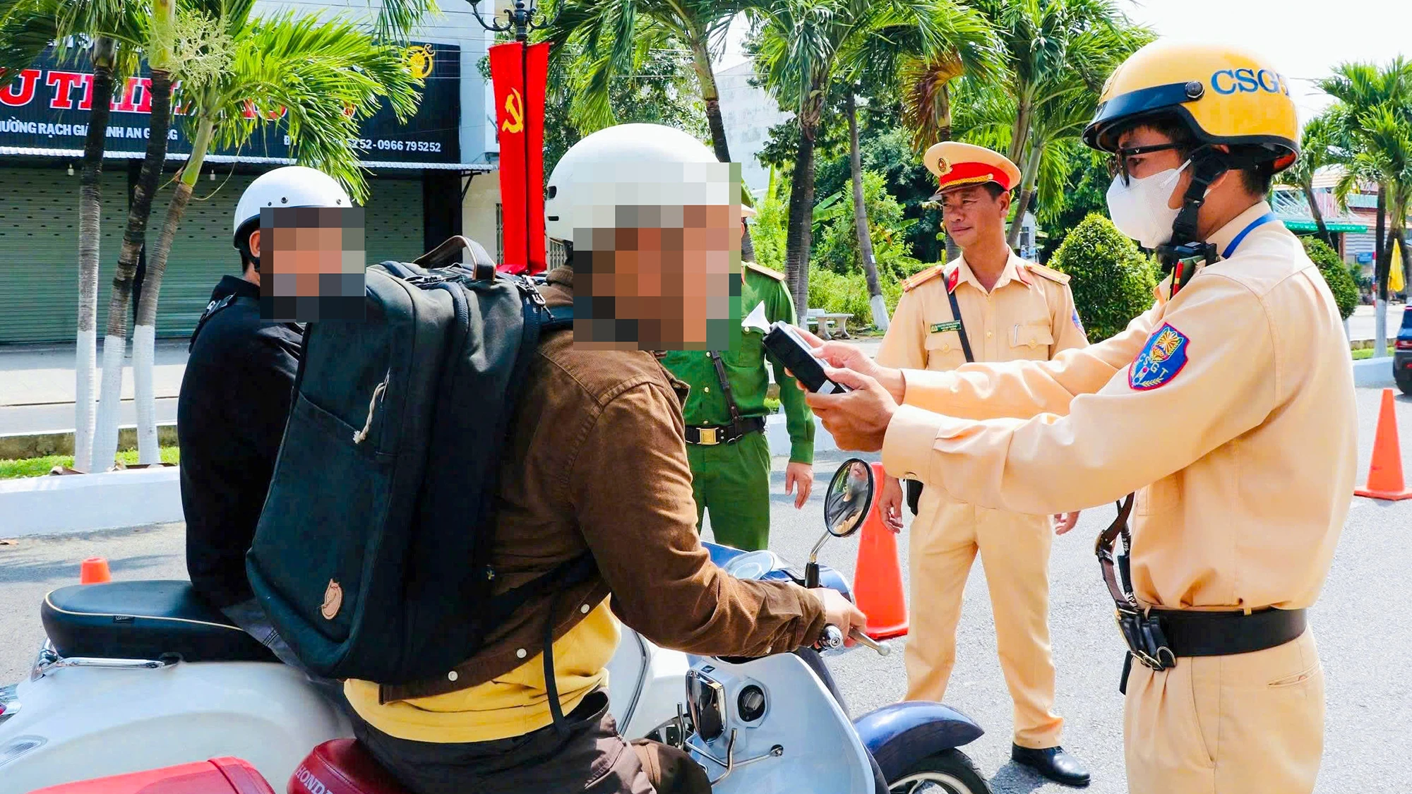 csgt-an-giang-nong-do-con-7.jpg