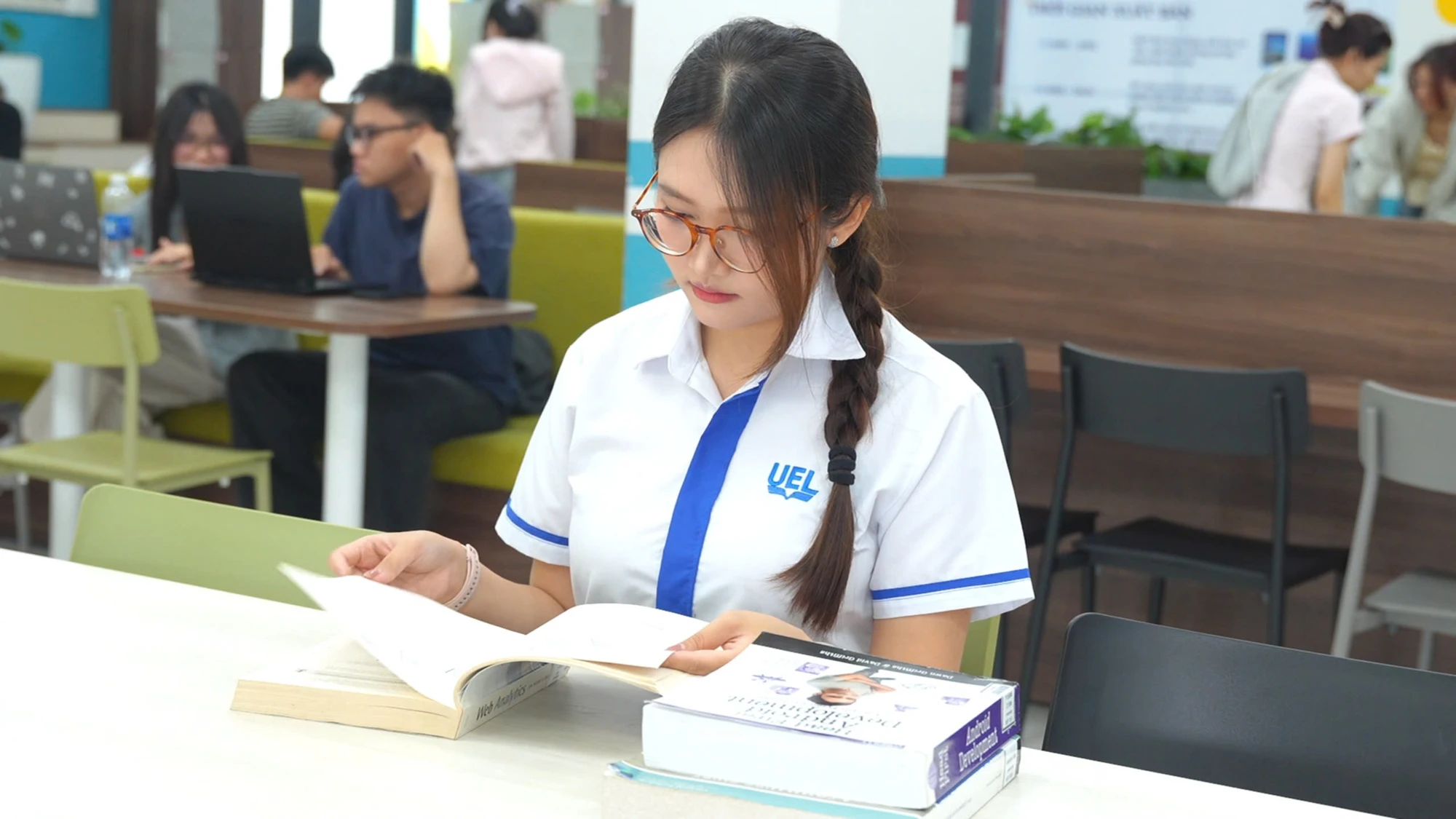 dai-hoc-kinh-te-luat-7.jpg