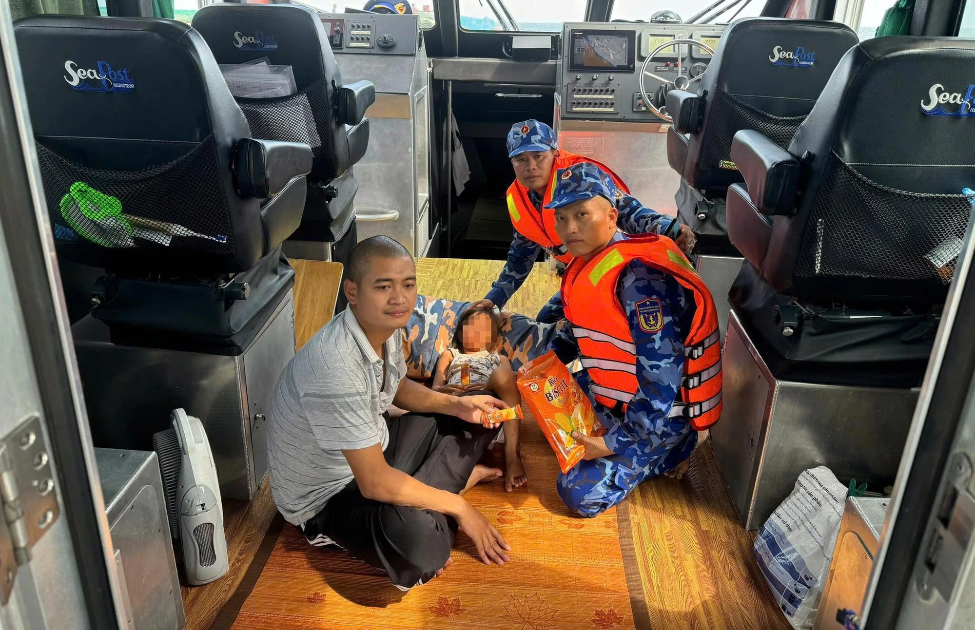 tau-canh-sat-bien.jpg