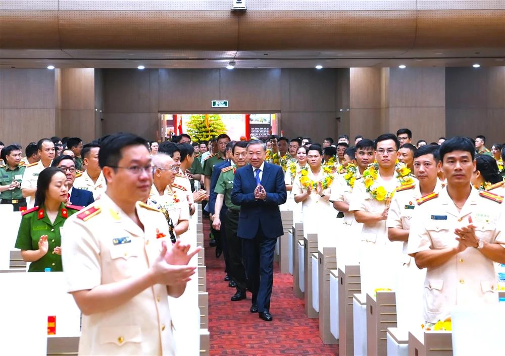 Tổng Bí thư Tô Lâm gặp mặt các gương điển hình tiên tiến Công an nhân dân