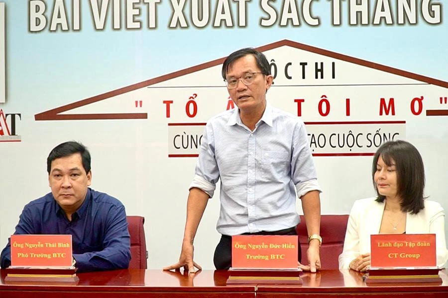Ông Nguyễn Đức Hiển, Trưởng Ban tổ chức cuộc thi, Phó Tổng biên tập báo Pháp Luật TP.HCM, chia sẻ tại buổi trao giải. Ảnh: BẢO PHƯƠNG Ông Nguyễn Đức Hiển, Trưởng Ban tổ chức cuộc thi, Phó Tổng biên tập báo Pháp Luật TP.HCM, chia sẻ tại buổi trao giải. Ảnh: BẢO PHƯƠNG