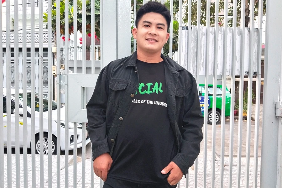 Tác giả đang làm công việc giám sát công trình. Ảnh: NVCC Tác giả đang làm công việc giám sát công trình. Ảnh: NVCC