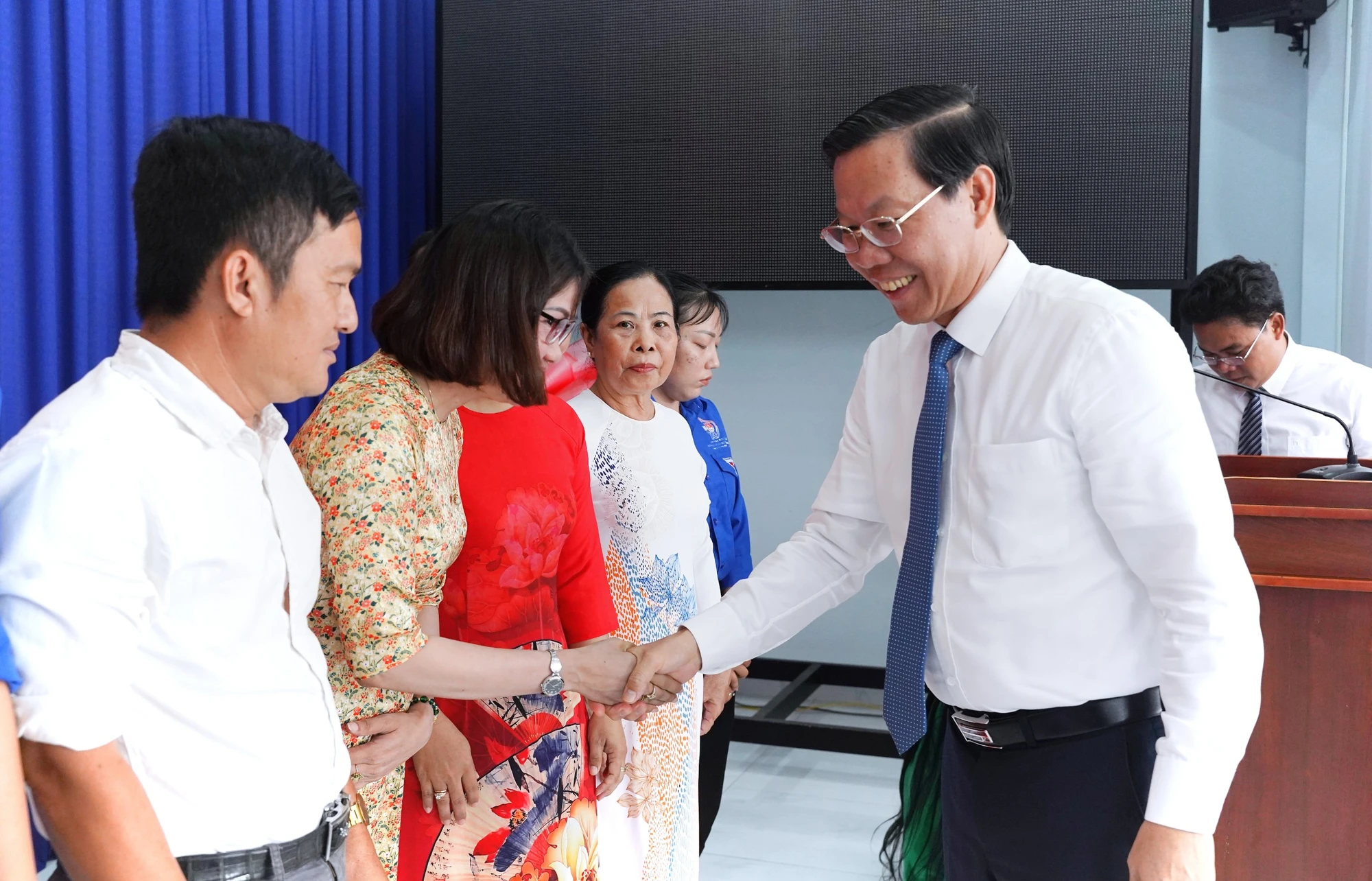 p2+3-anh-phu-sap-xep-khu-pho-ap-phan-van-mai-can-gio.jpg