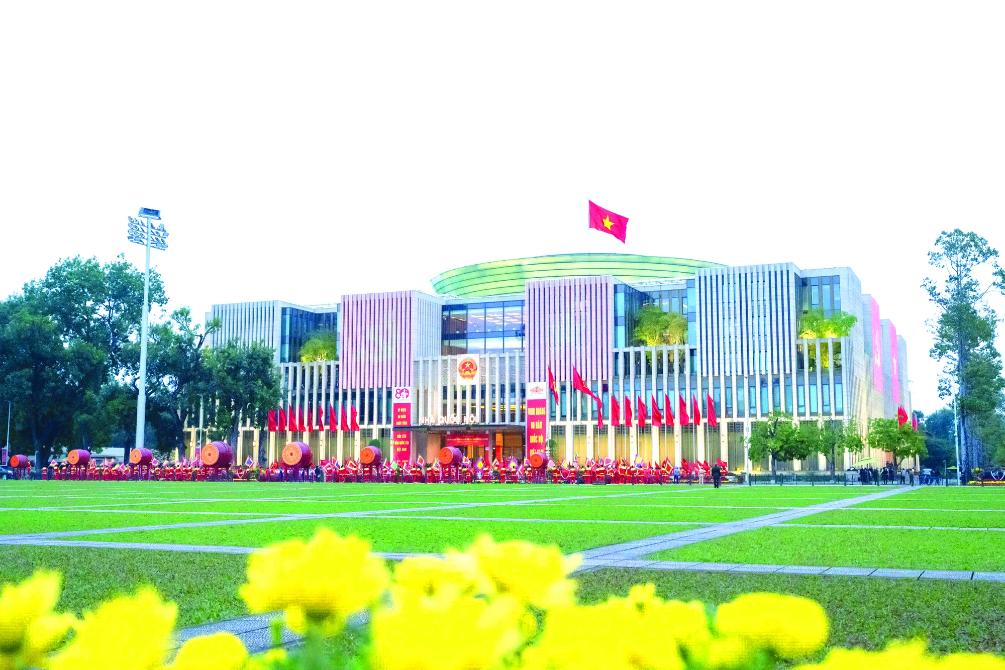 80 nam QH.jpg